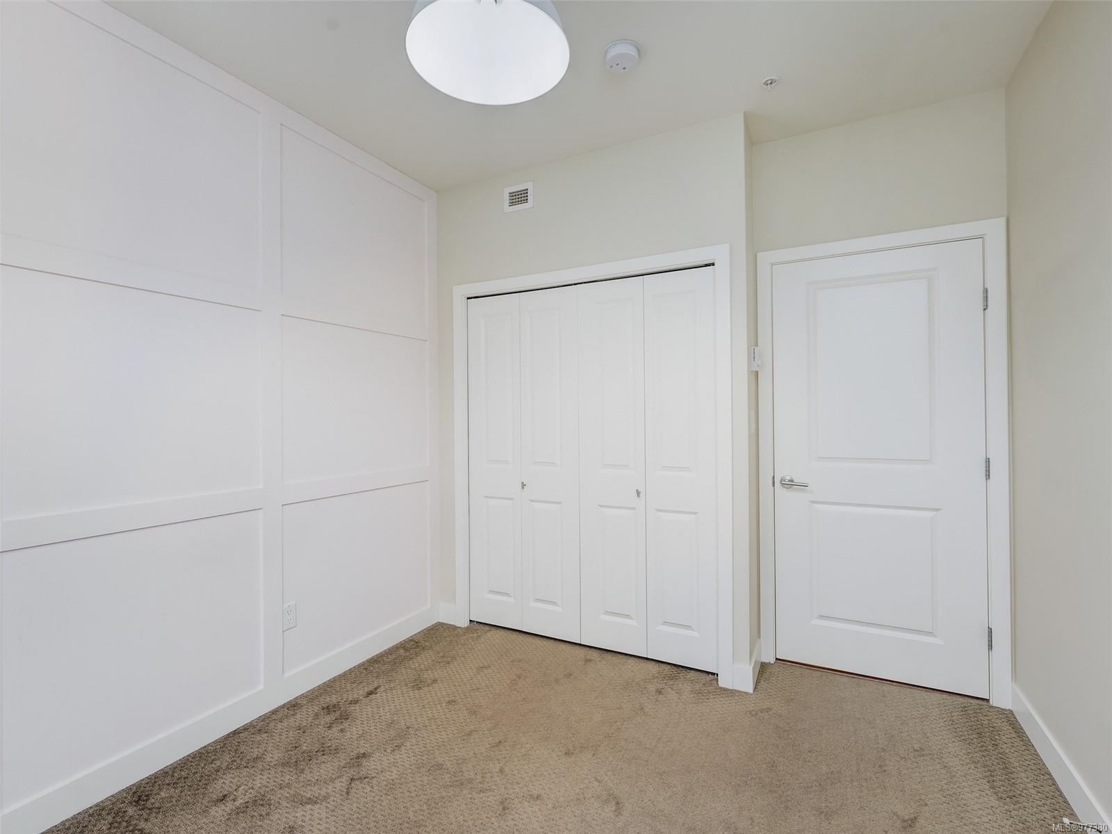 1000 Inverness Rd # 206