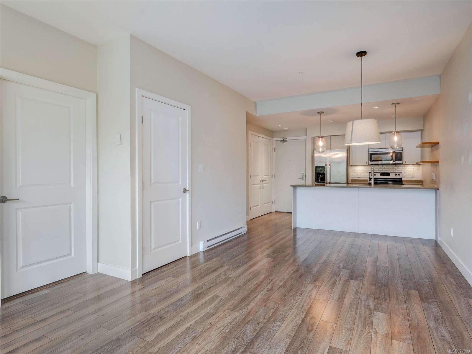 1000 Inverness Rd # 206