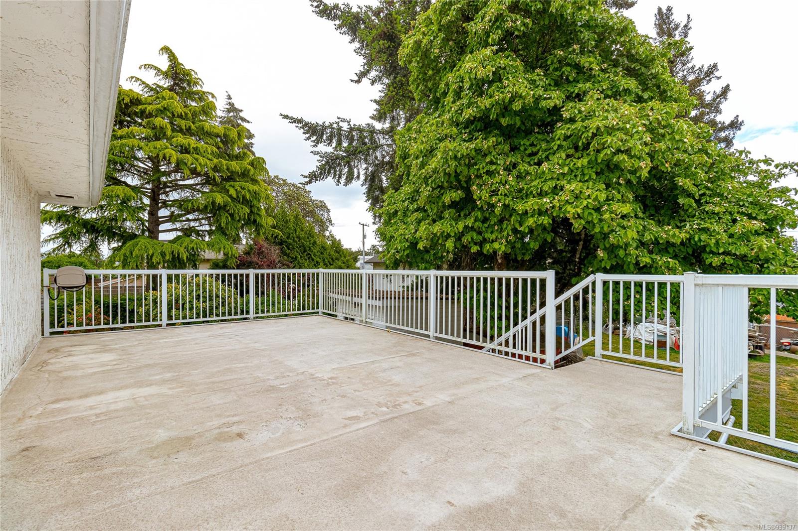 2777 Hartsdale Dr