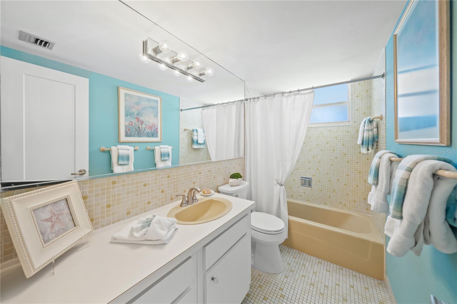 605 SUTTON PL #203
