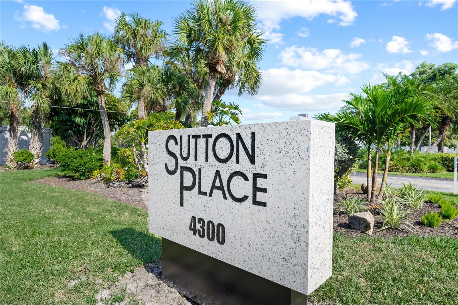 605 SUTTON PL #203