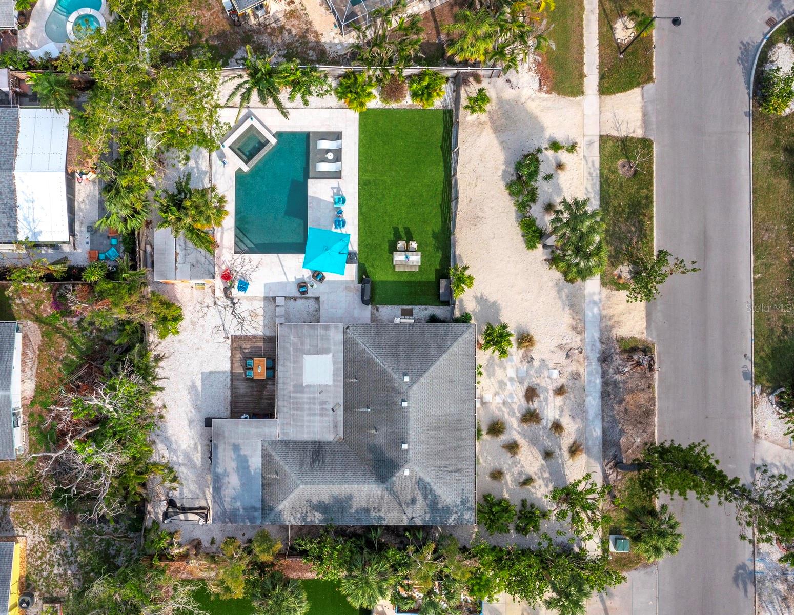 711 RUSSELL ST