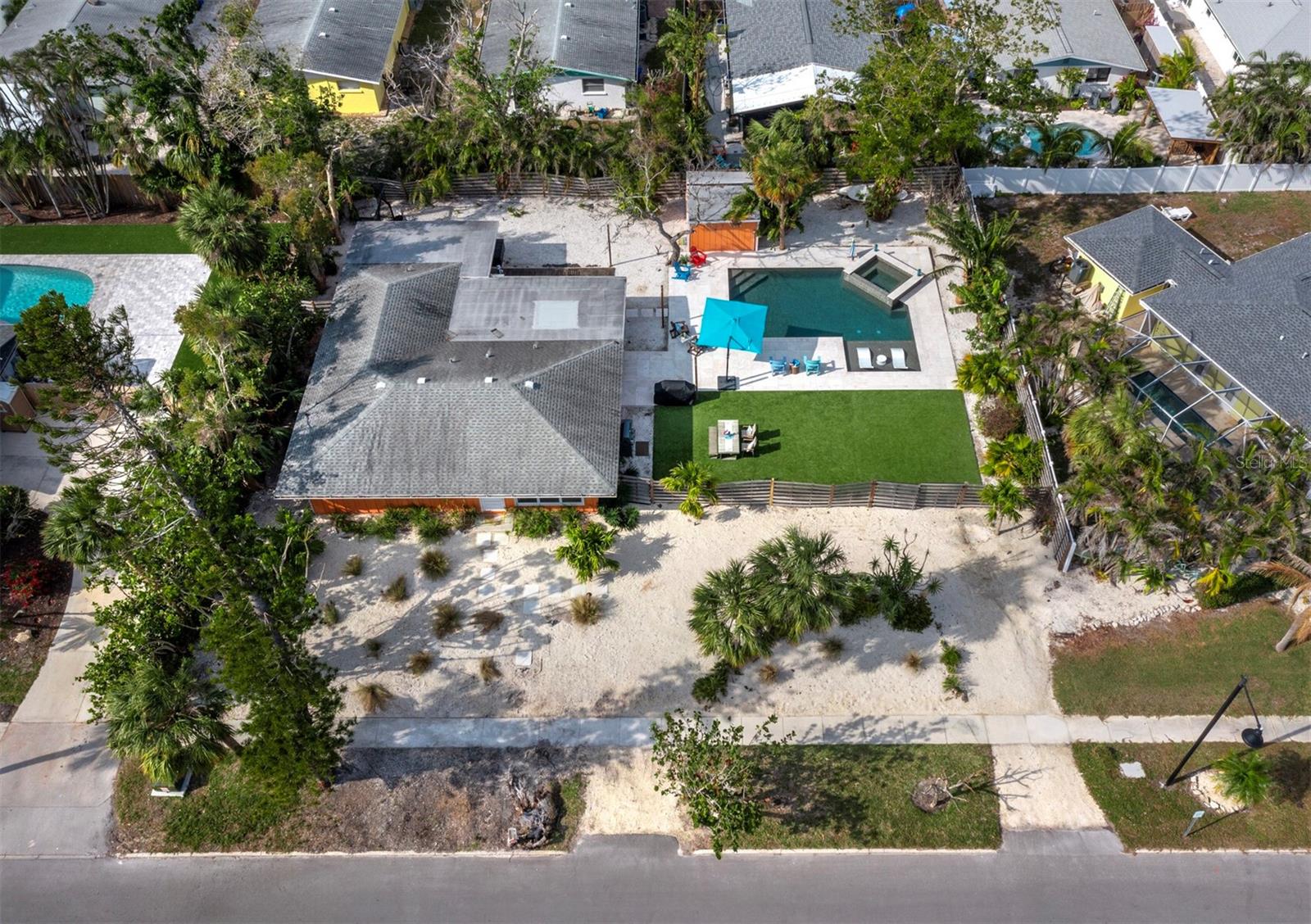 711 RUSSELL ST