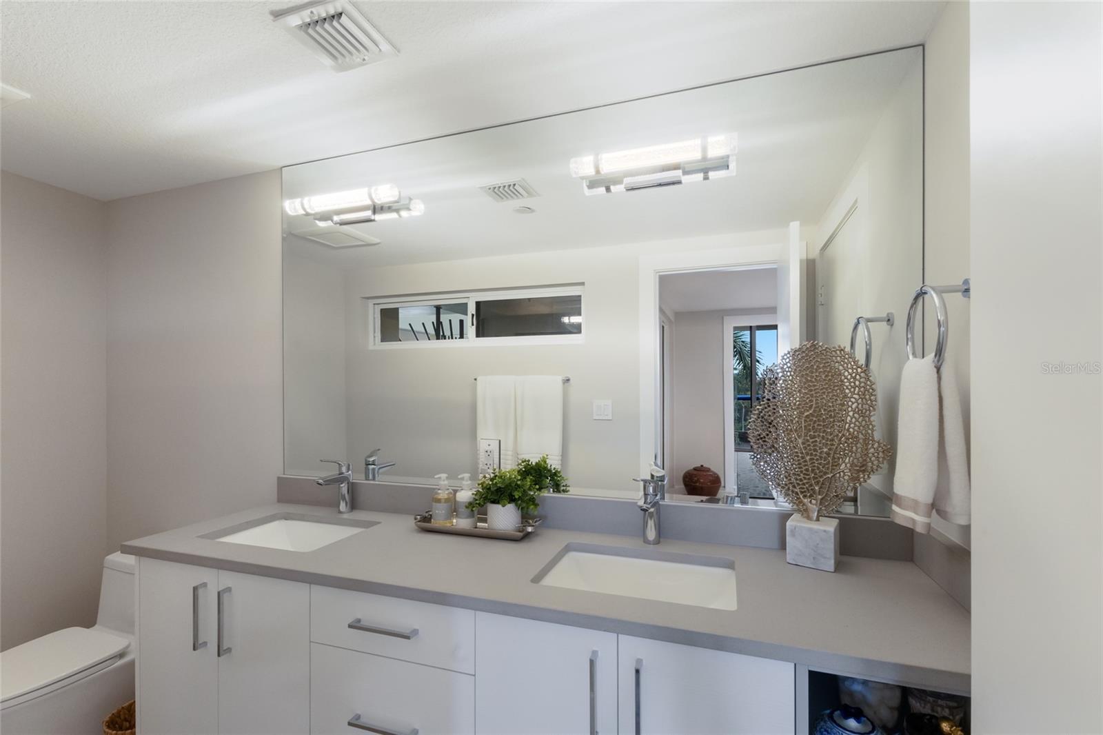 2120 HARBOURSIDE DR #628