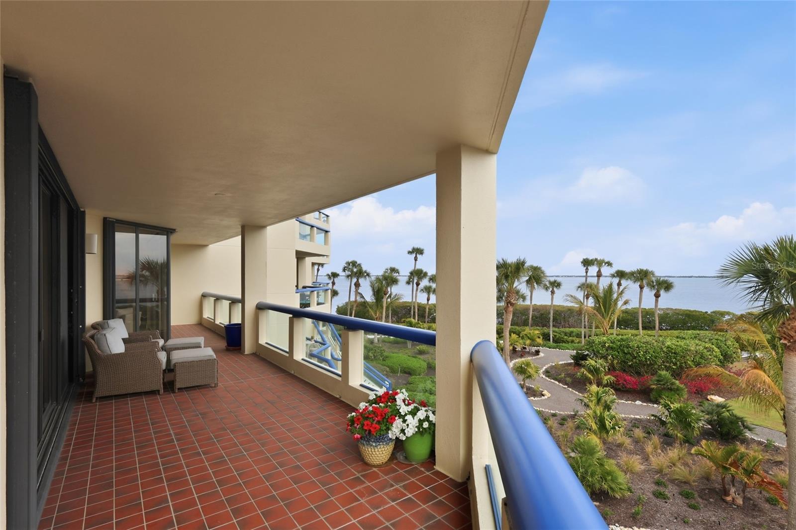 2120 HARBOURSIDE DR #628