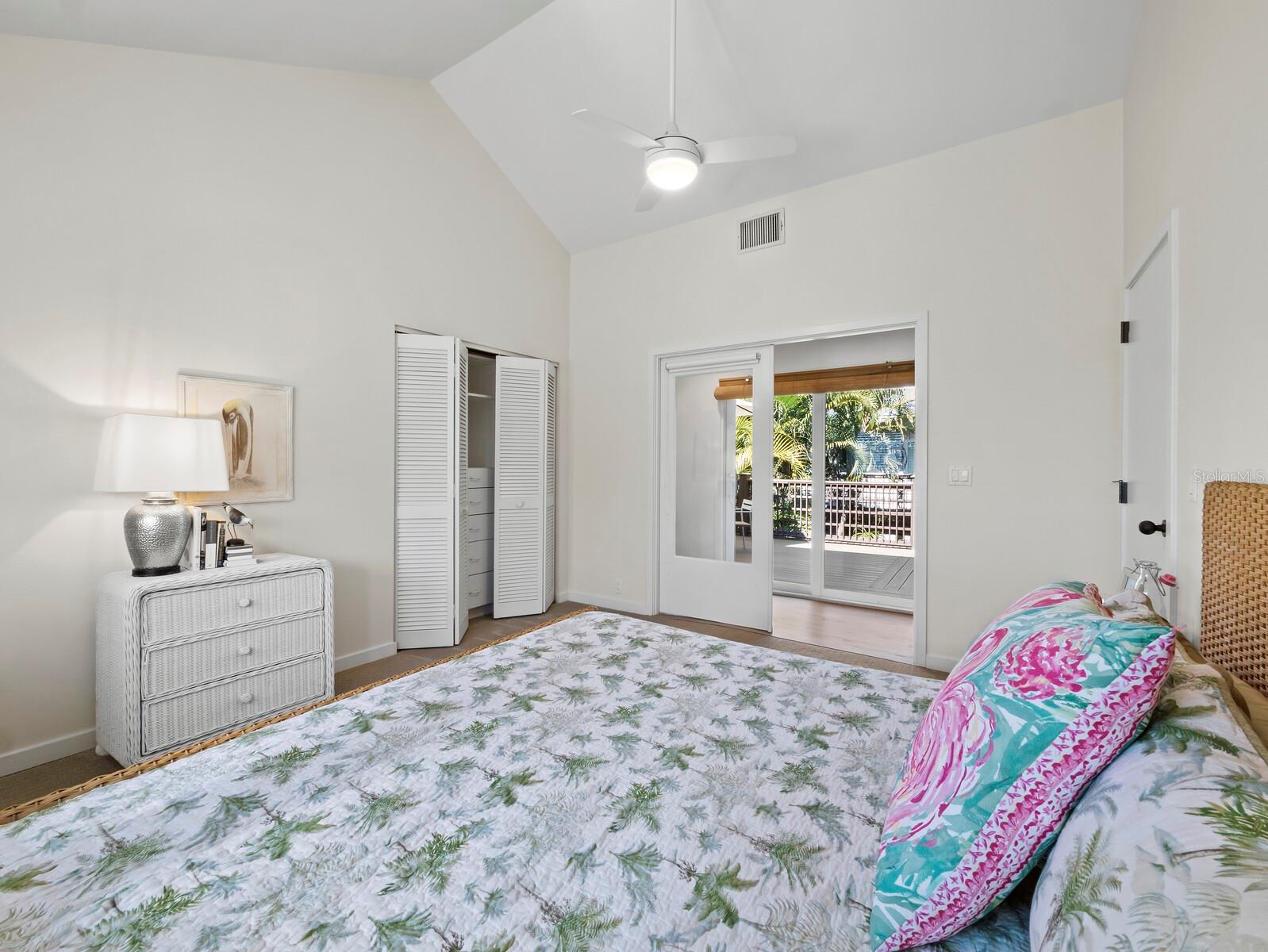 677 LANDS END DR