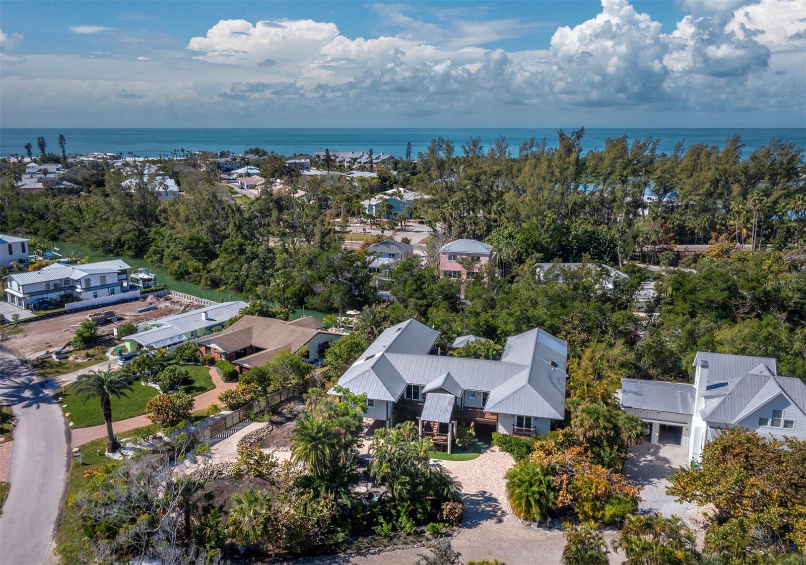 677 LANDS END DR