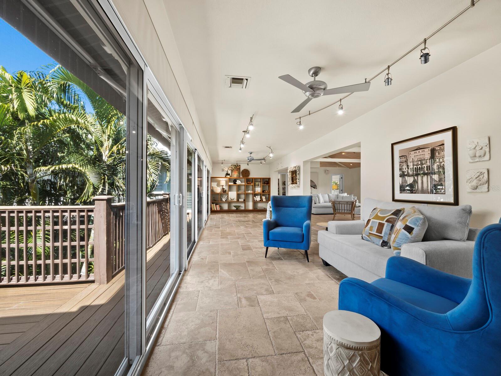 677 LANDS END DR