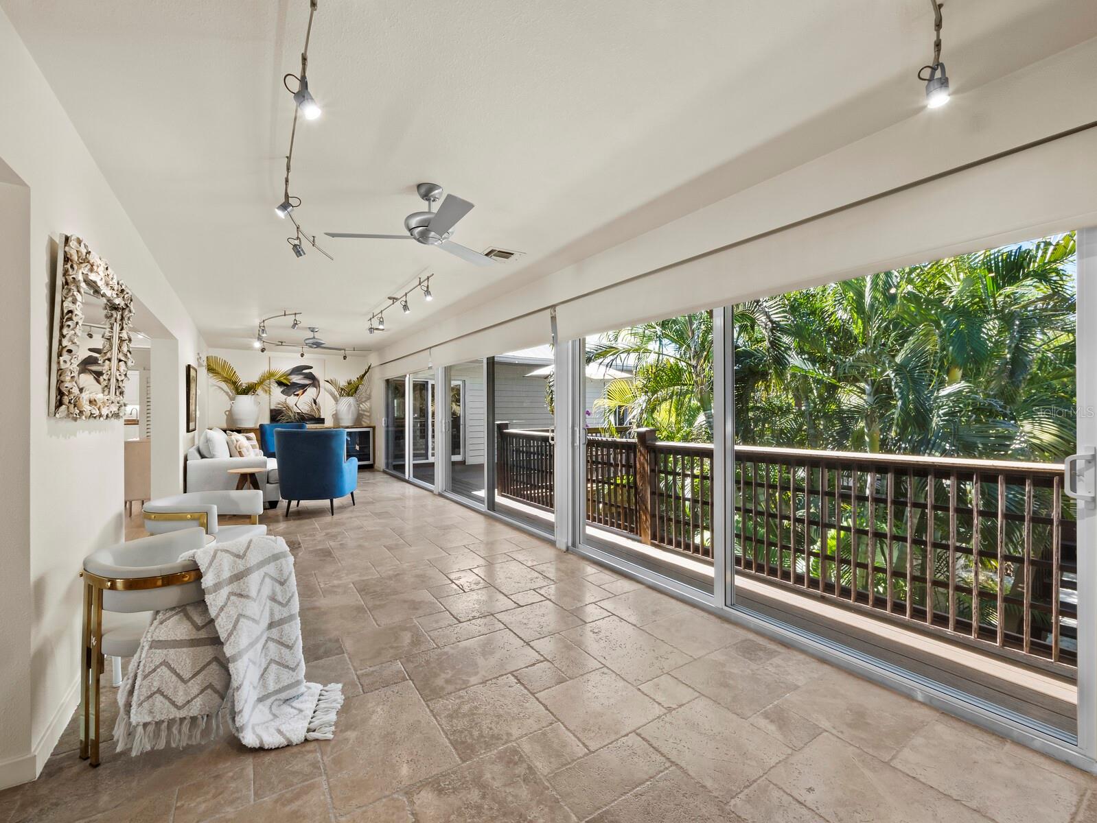 677 LANDS END DR