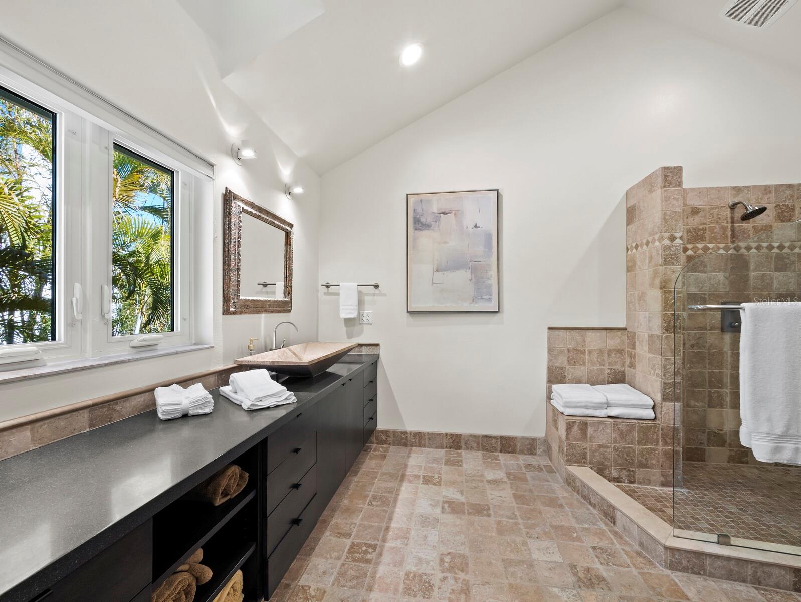 677 LANDS END DR