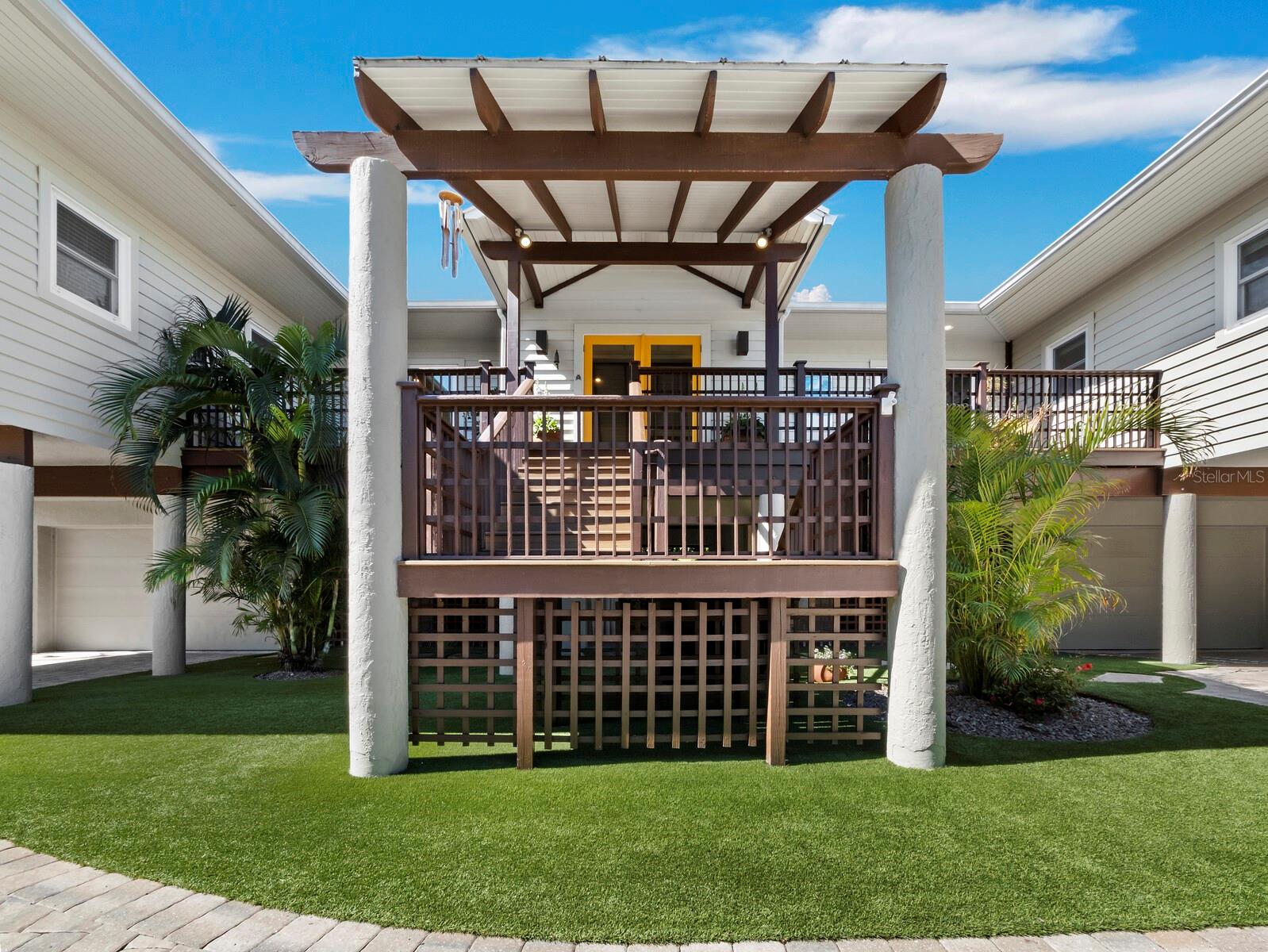 677 LANDS END DR