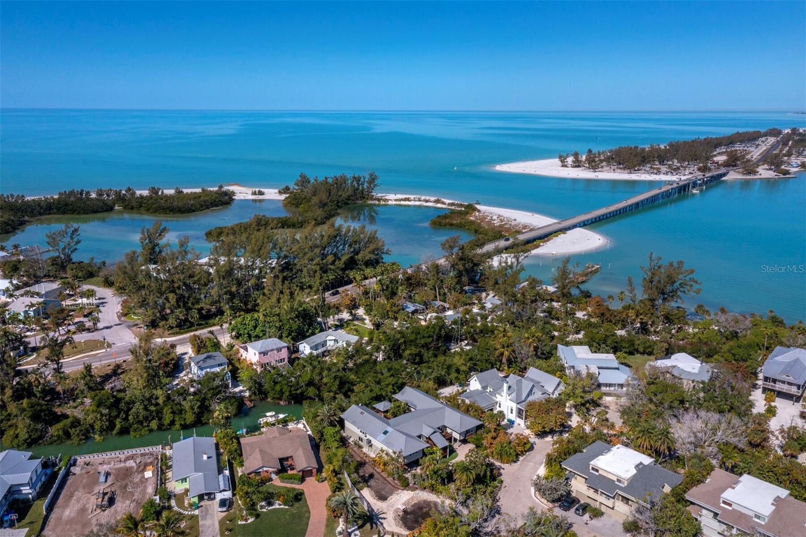 677 LANDS END DR