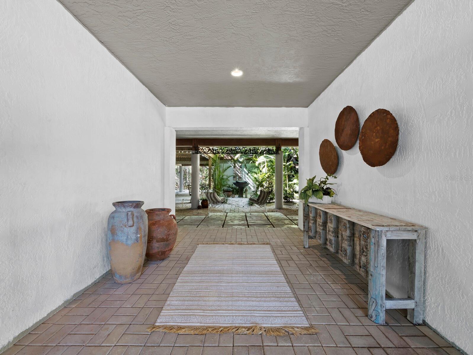 677 LANDS END DR