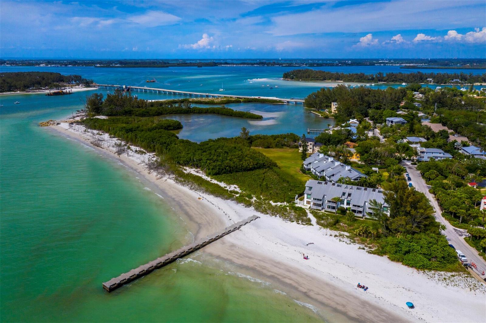 677 LANDS END DR