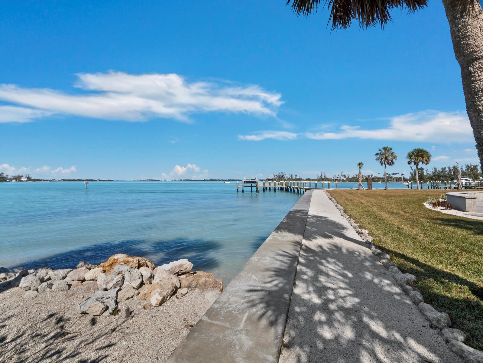 677 LANDS END DR
