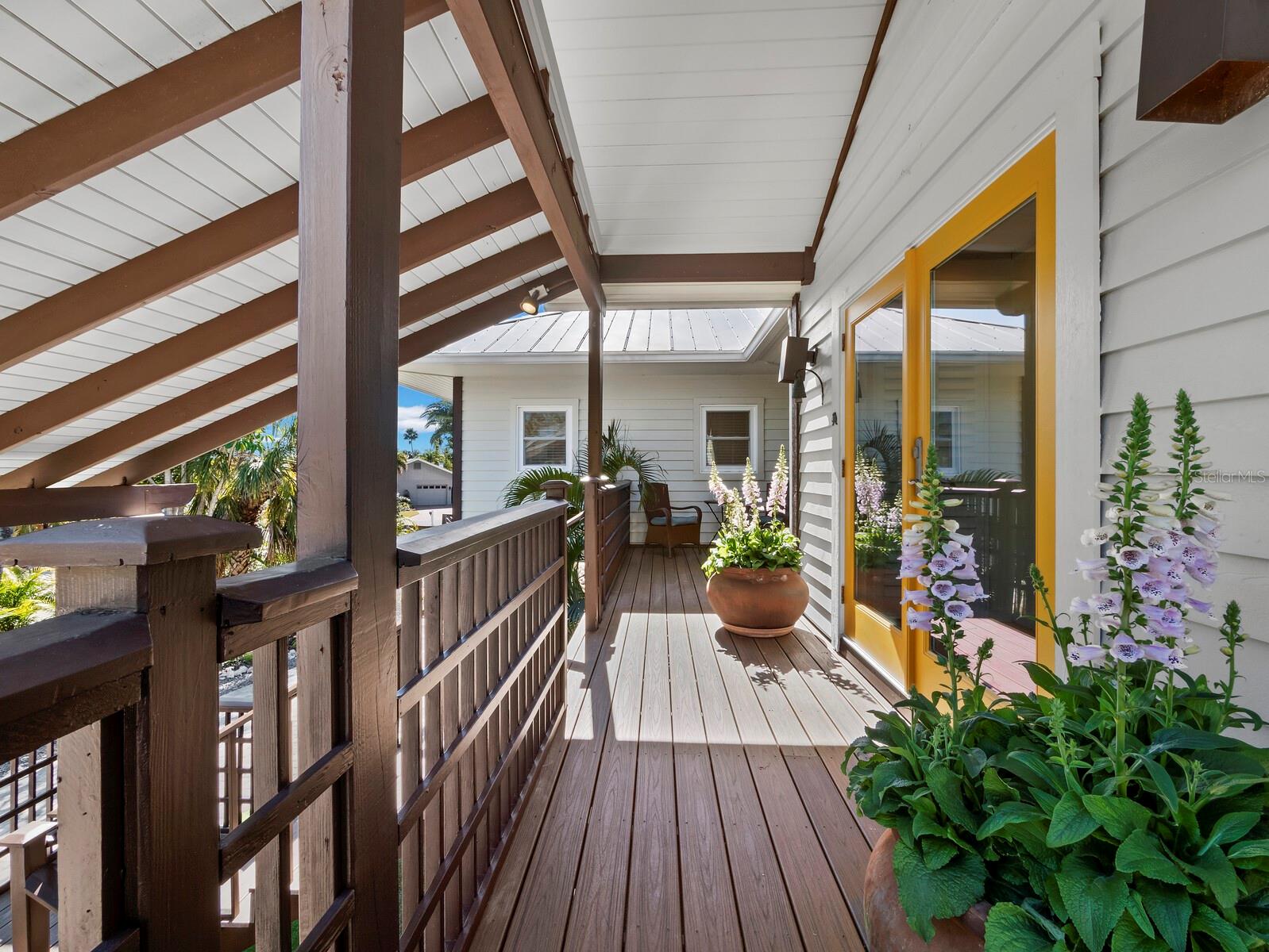 677 LANDS END DR