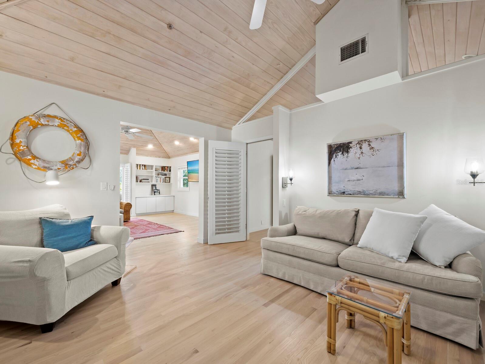 677 LANDS END DR