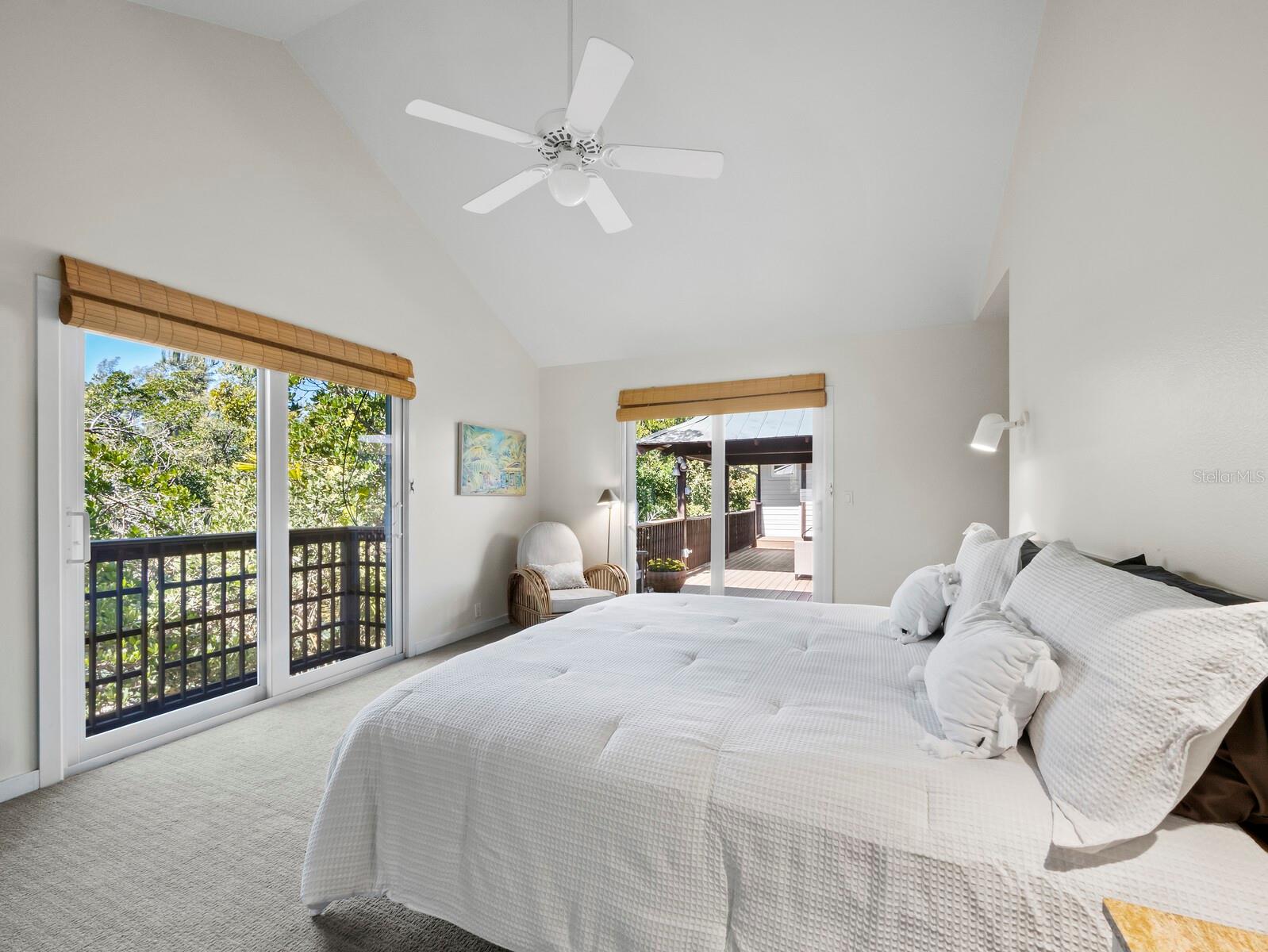 677 LANDS END DR