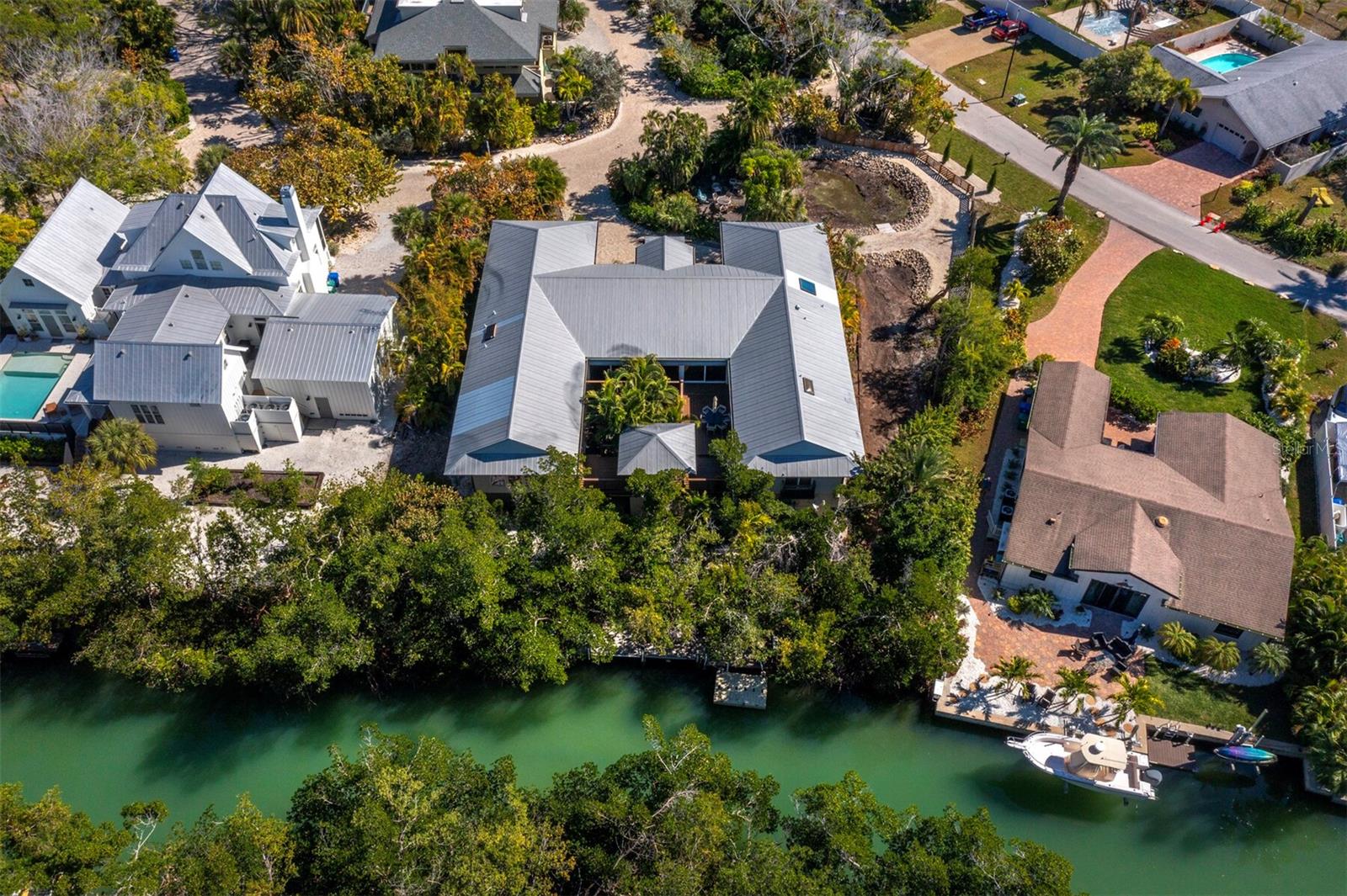 677 LANDS END DR