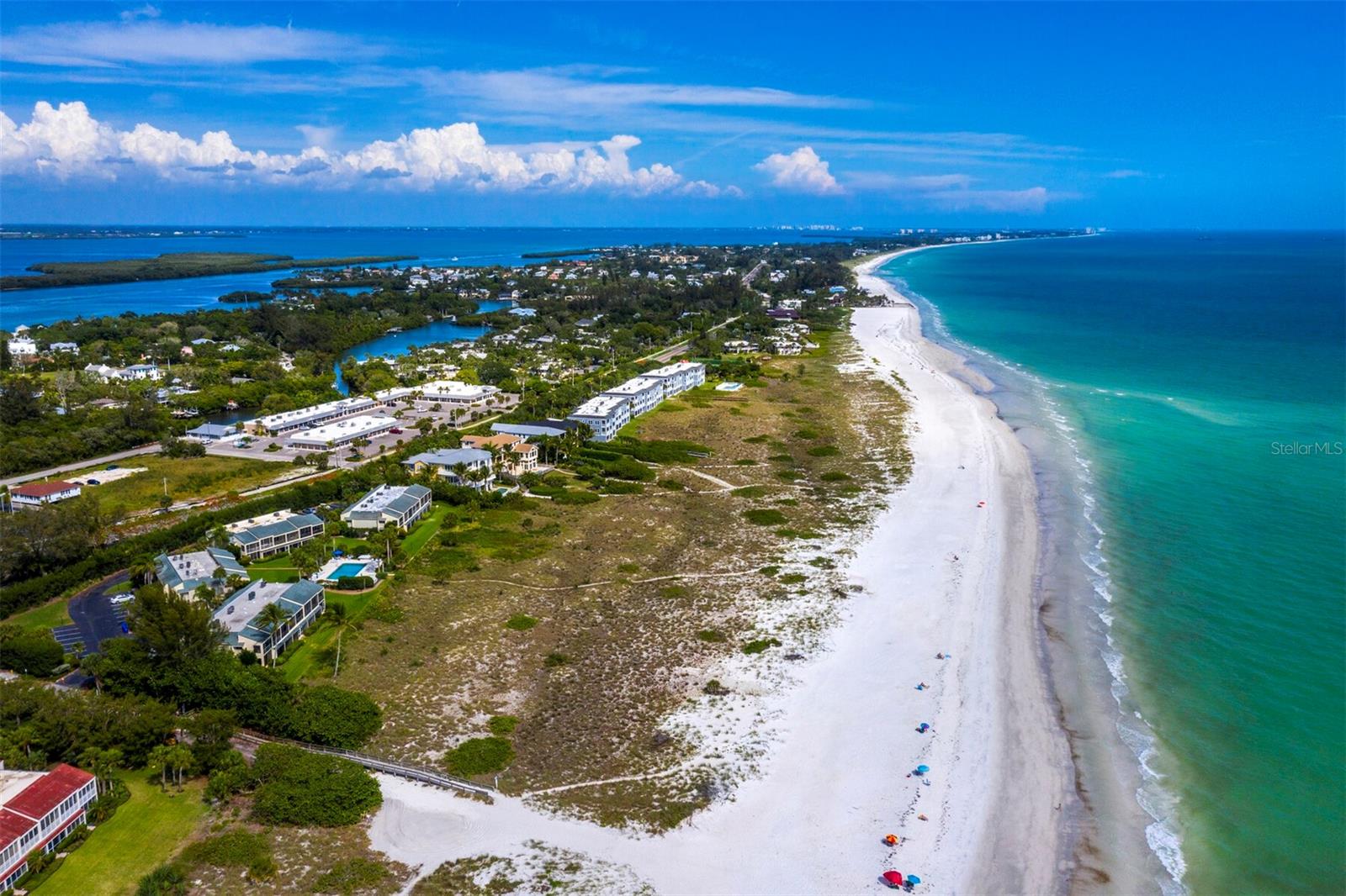 677 LANDS END DR