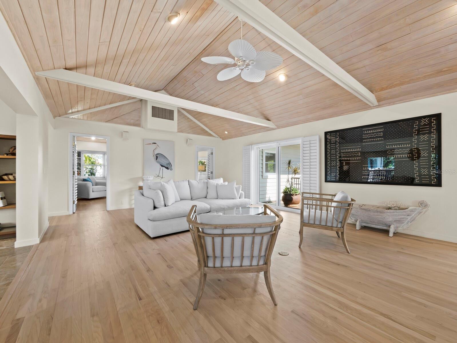 677 LANDS END DR