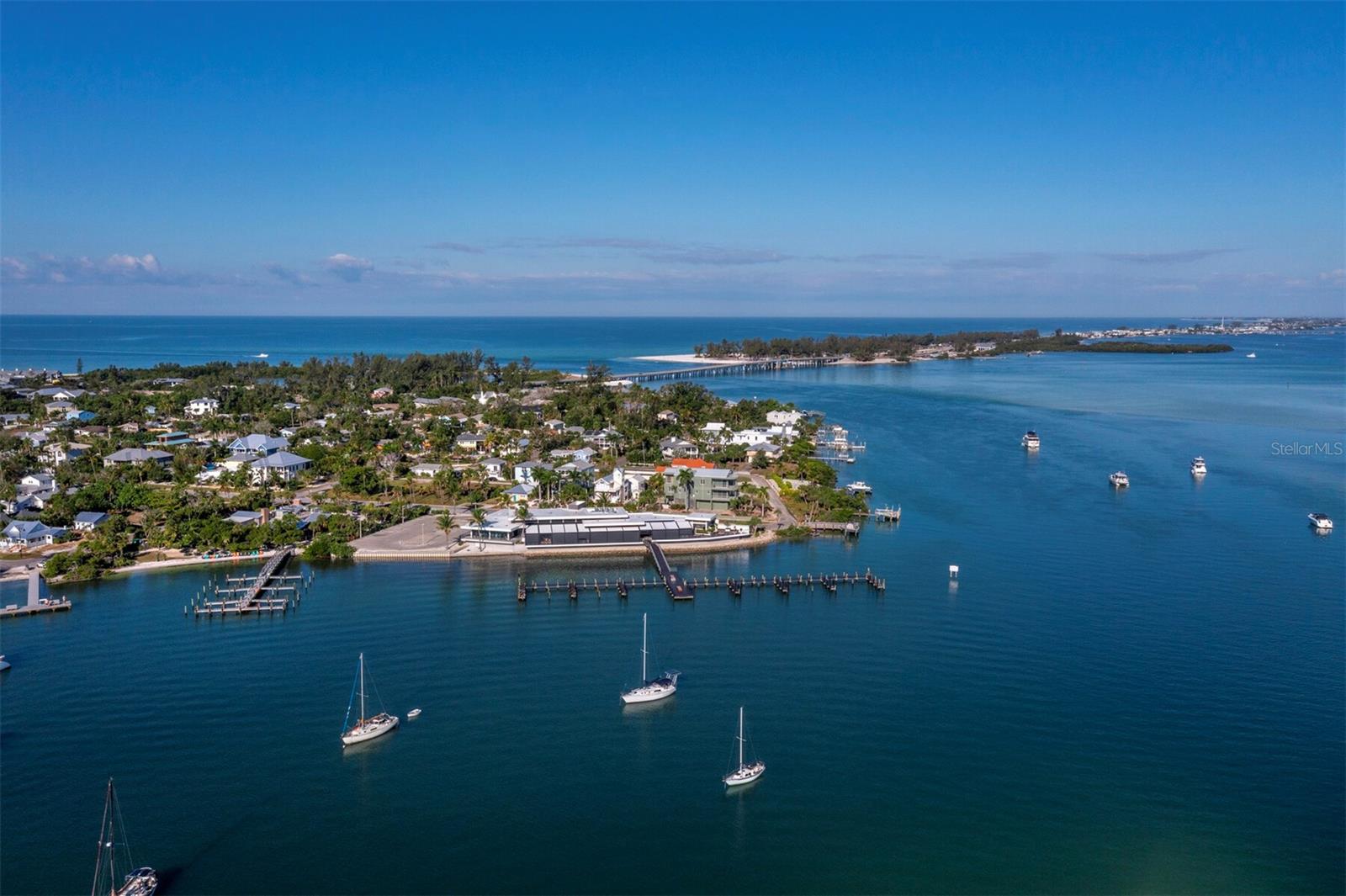 677 LANDS END DR