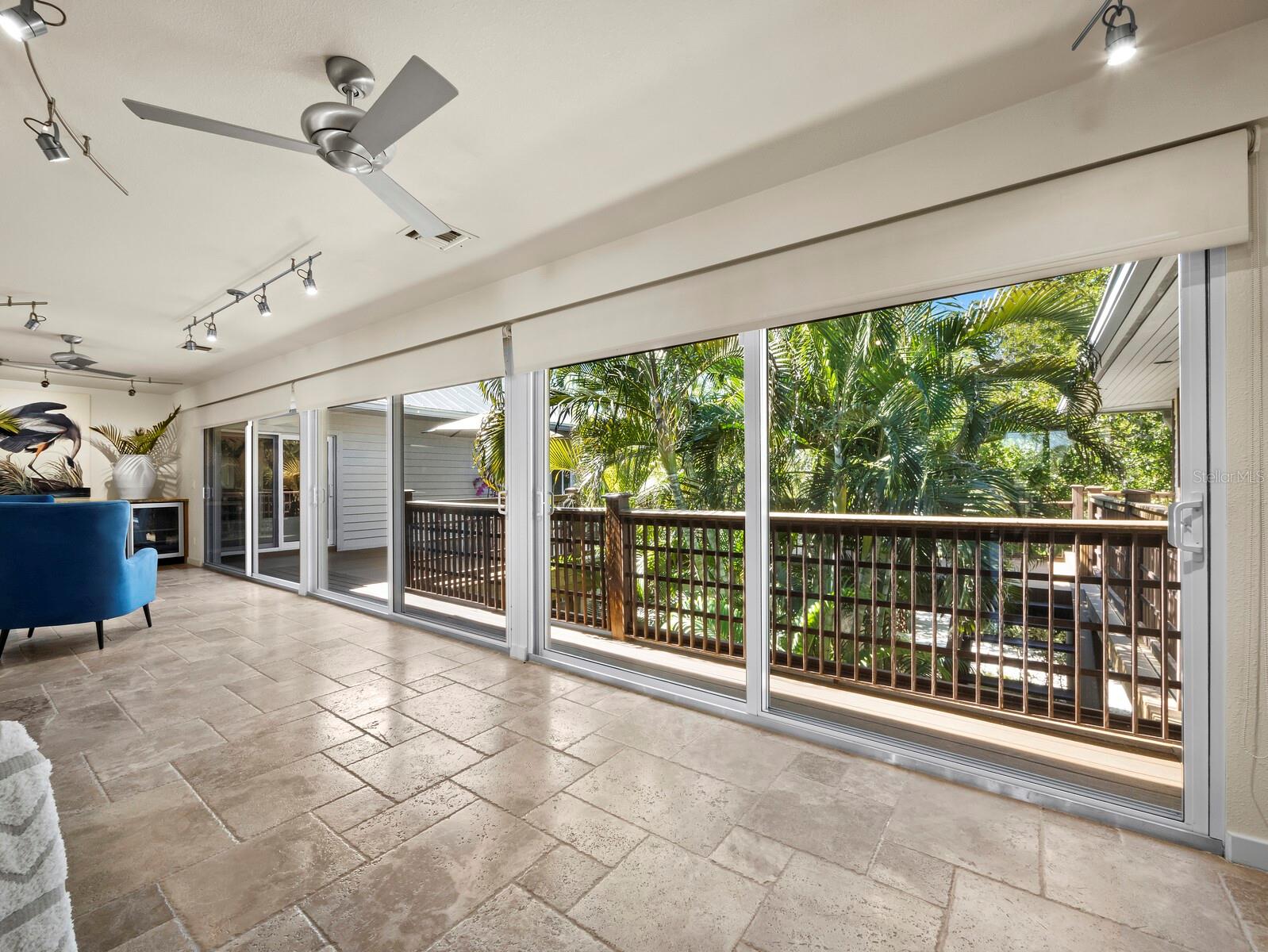 677 LANDS END DR