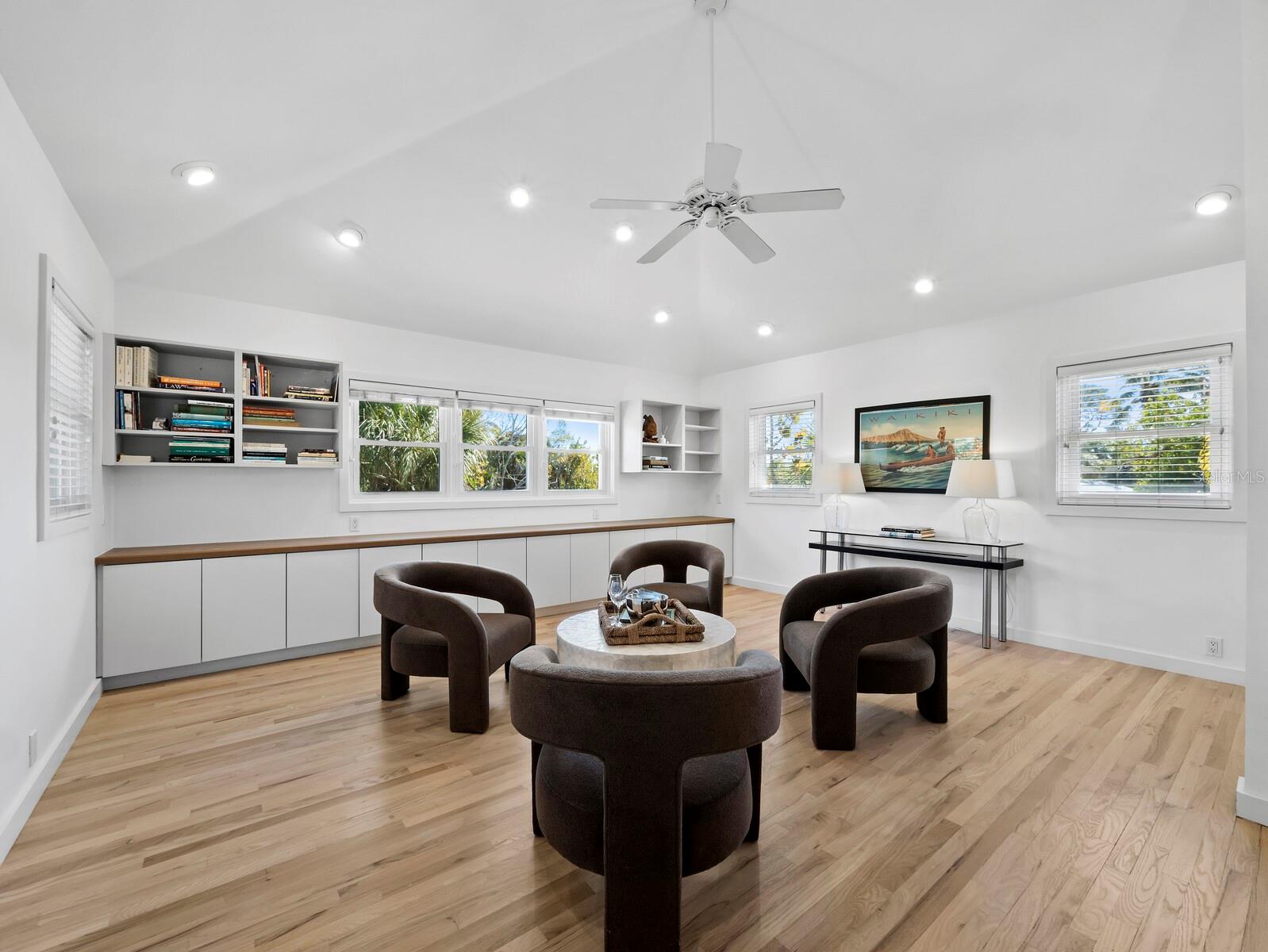 677 LANDS END DR