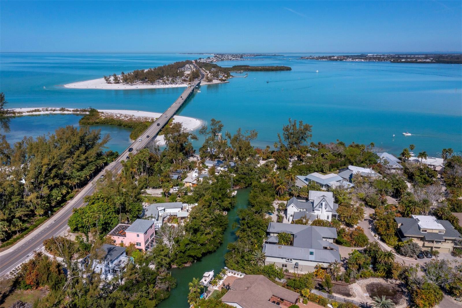 677 LANDS END DR