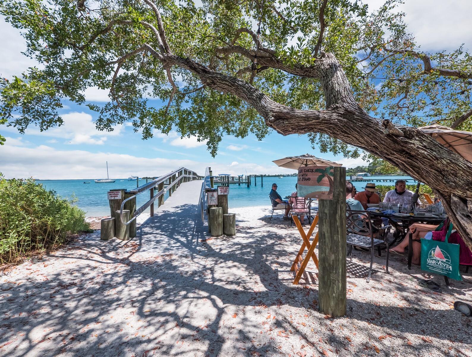 677 LANDS END DR