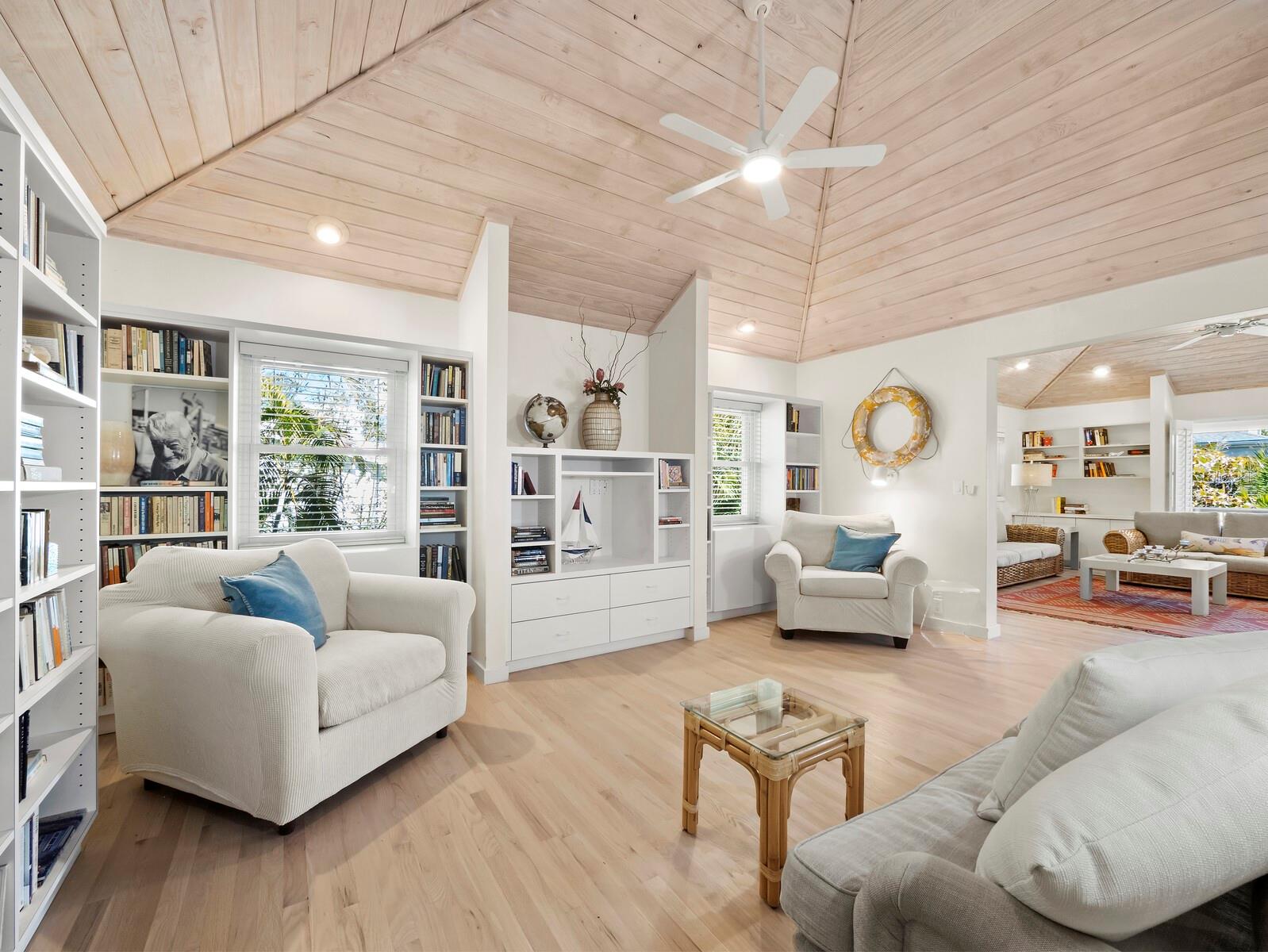 677 LANDS END DR