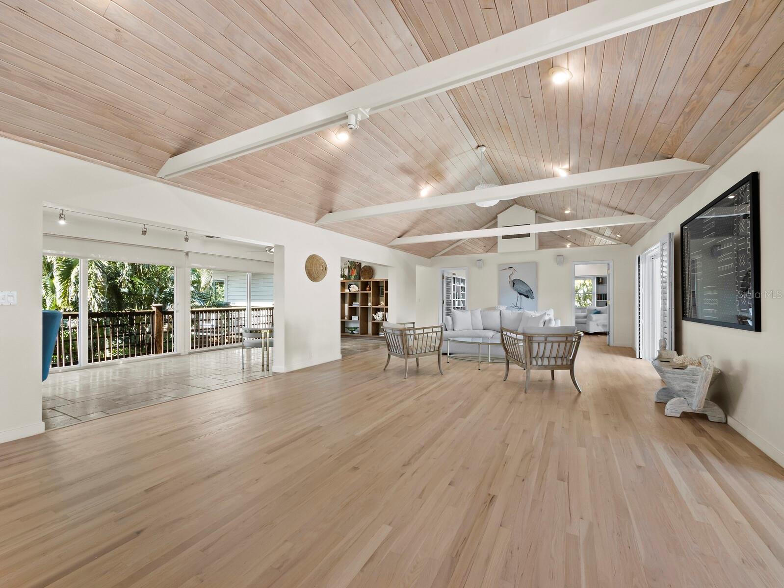 677 LANDS END DR