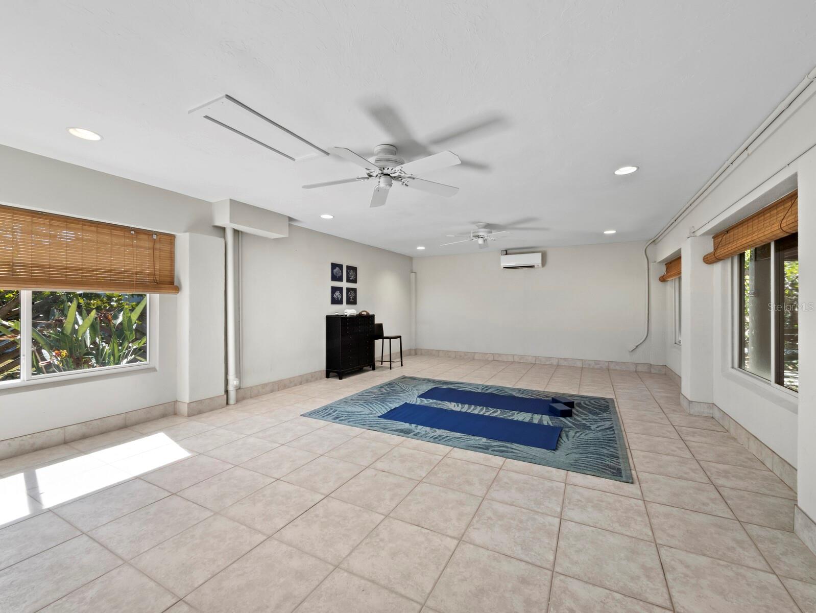 677 LANDS END DR