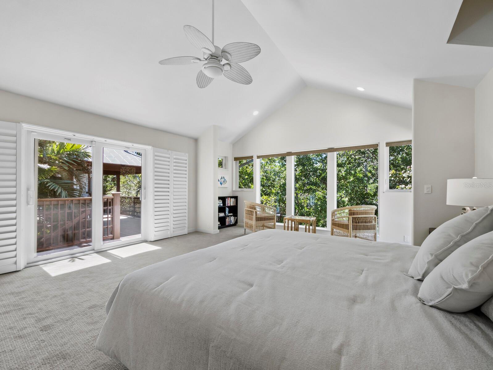 677 LANDS END DR