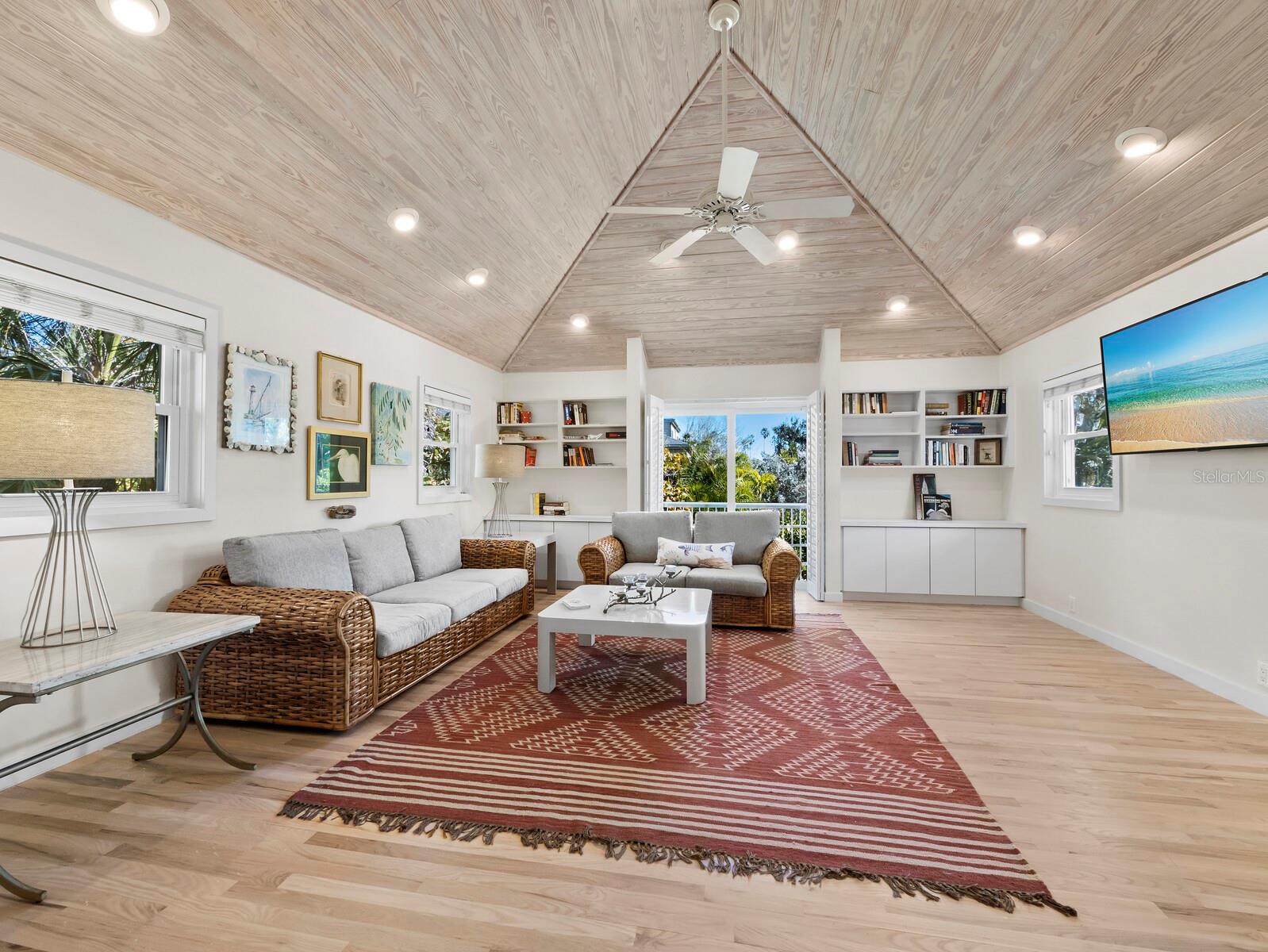 677 LANDS END DR