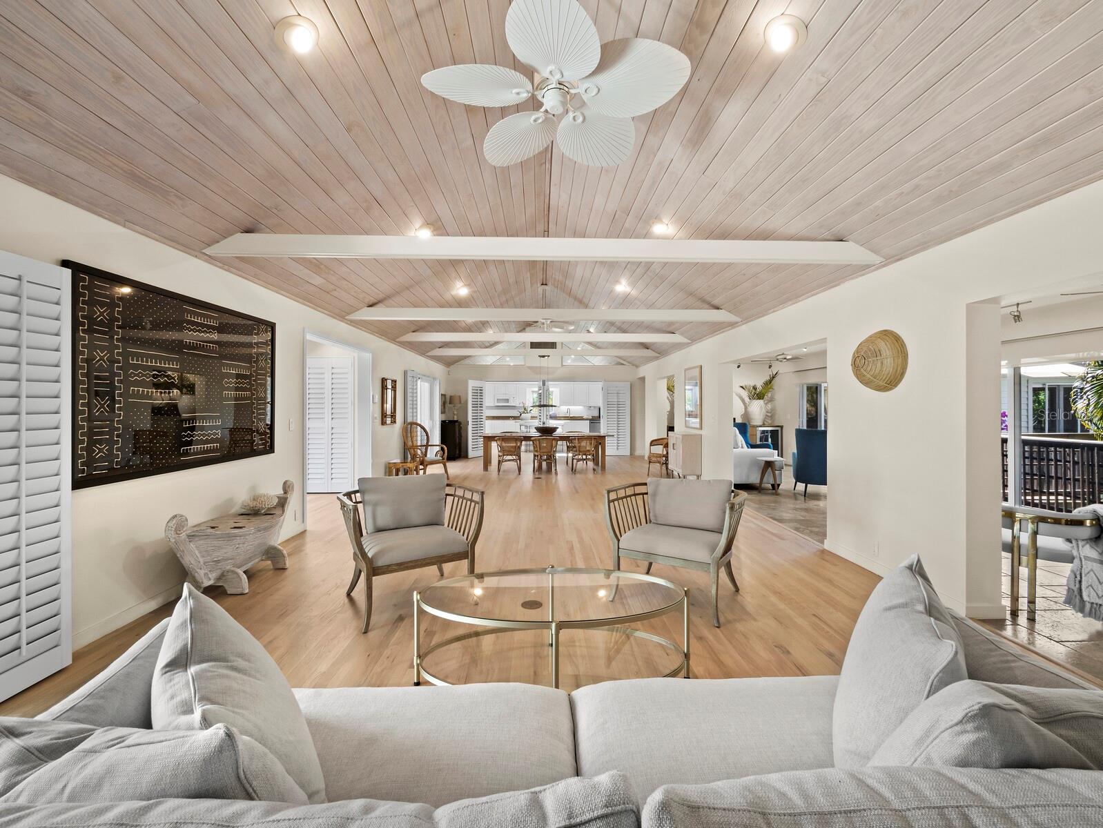 677 LANDS END DR