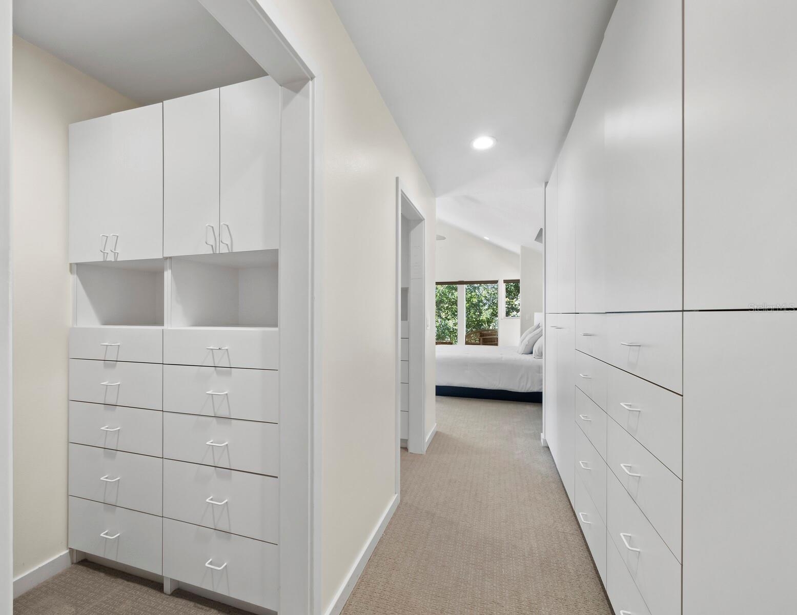 677 LANDS END DR