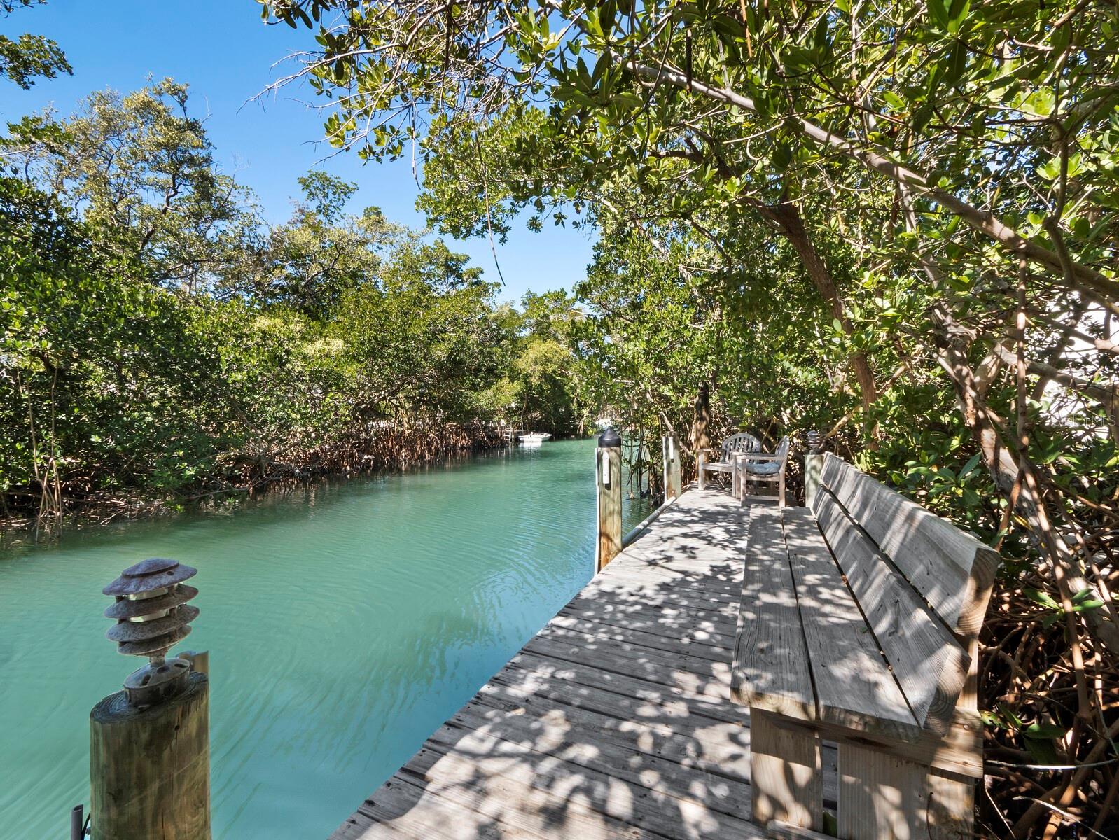677 LANDS END DR