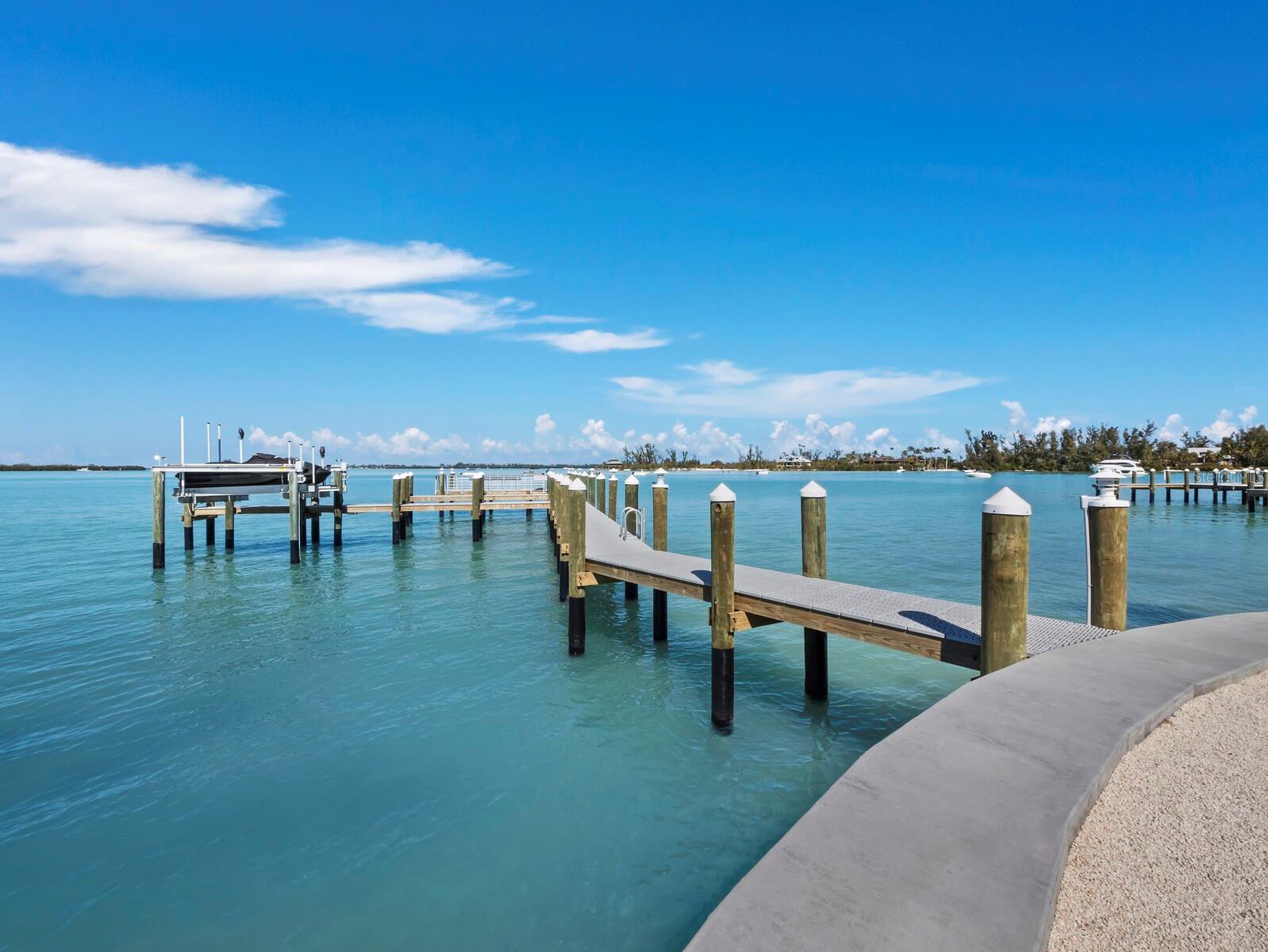 677 LANDS END DR
