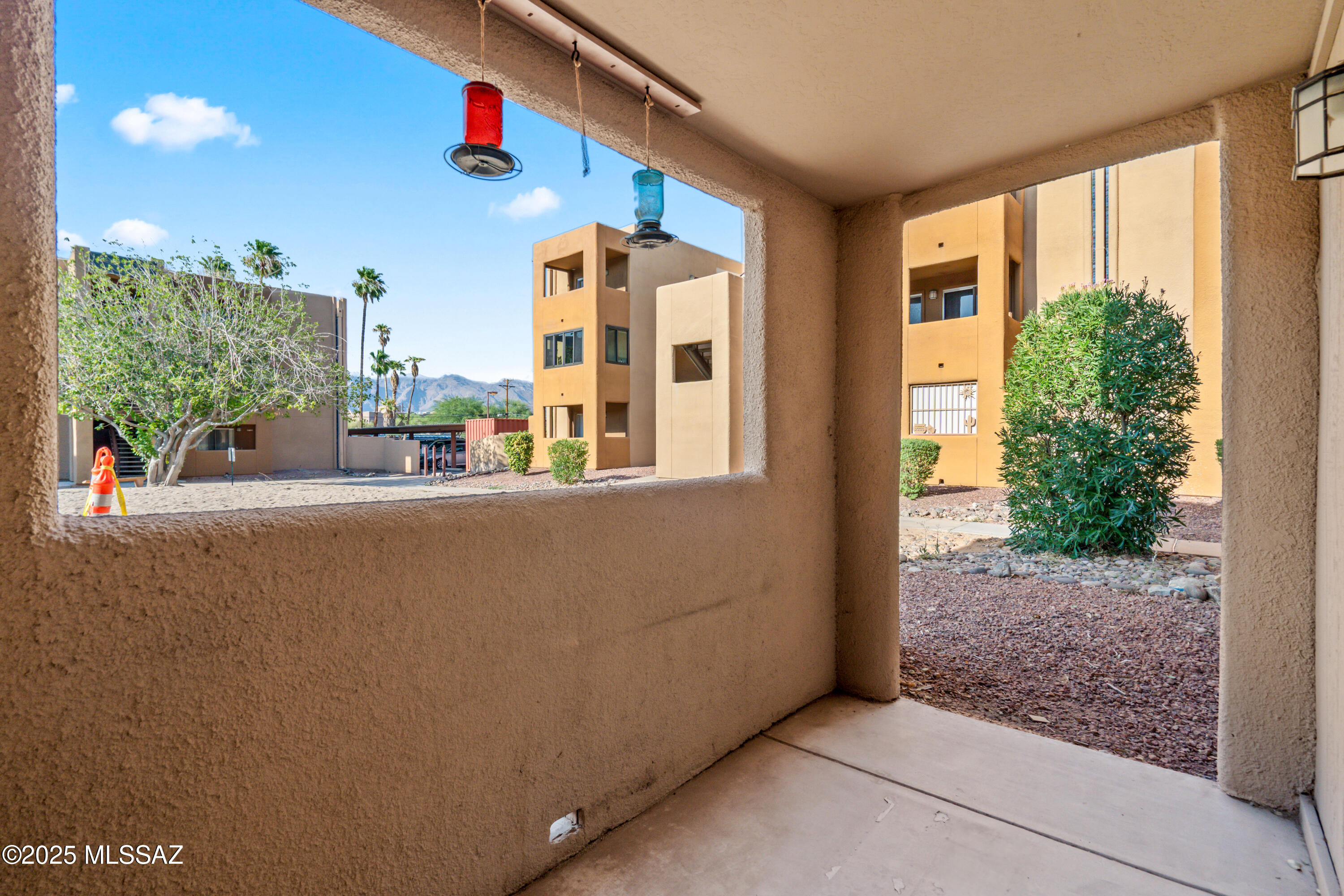 1810 Blacklidge Unit: 407