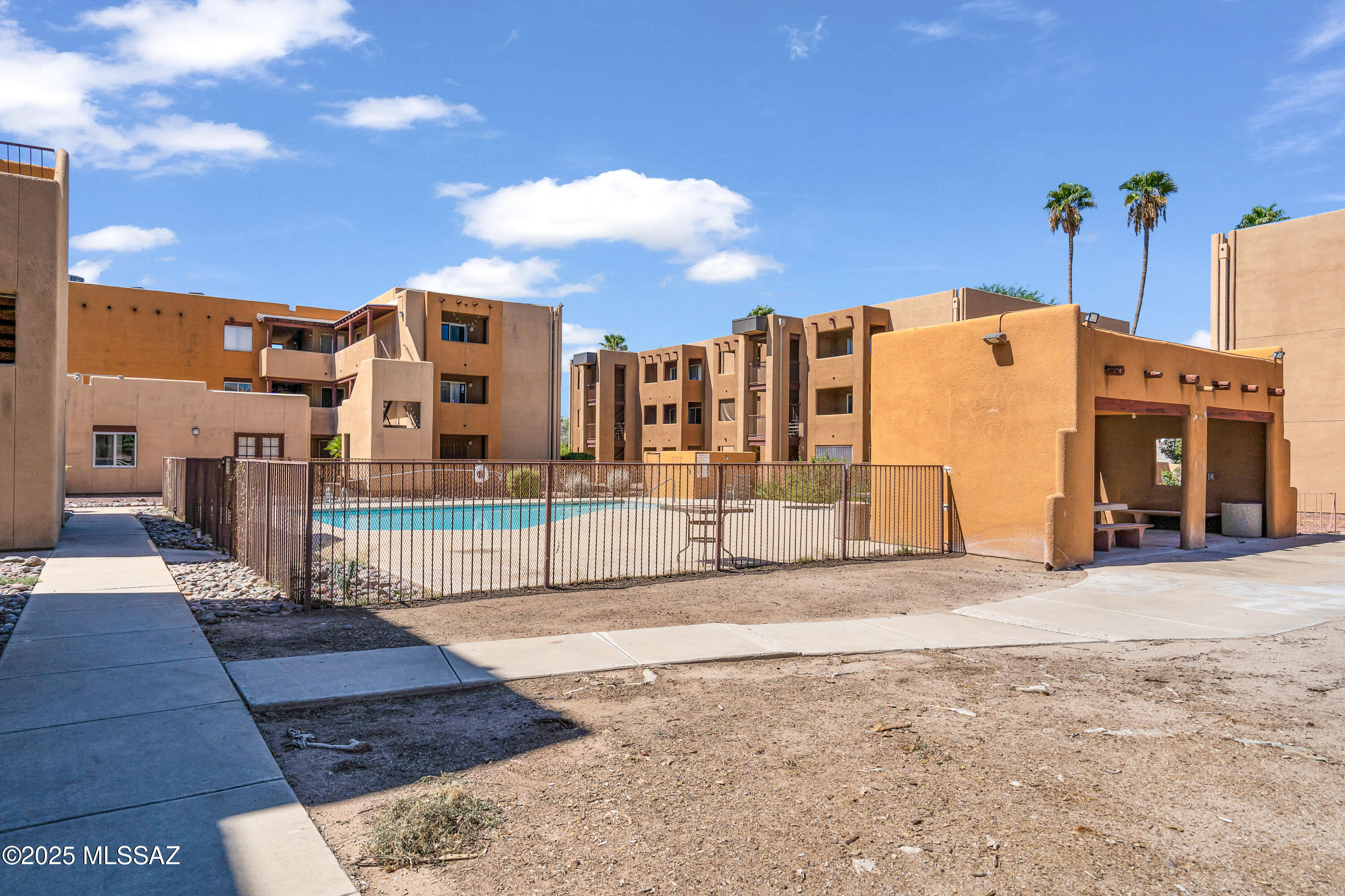 1810 Blacklidge Unit: 407