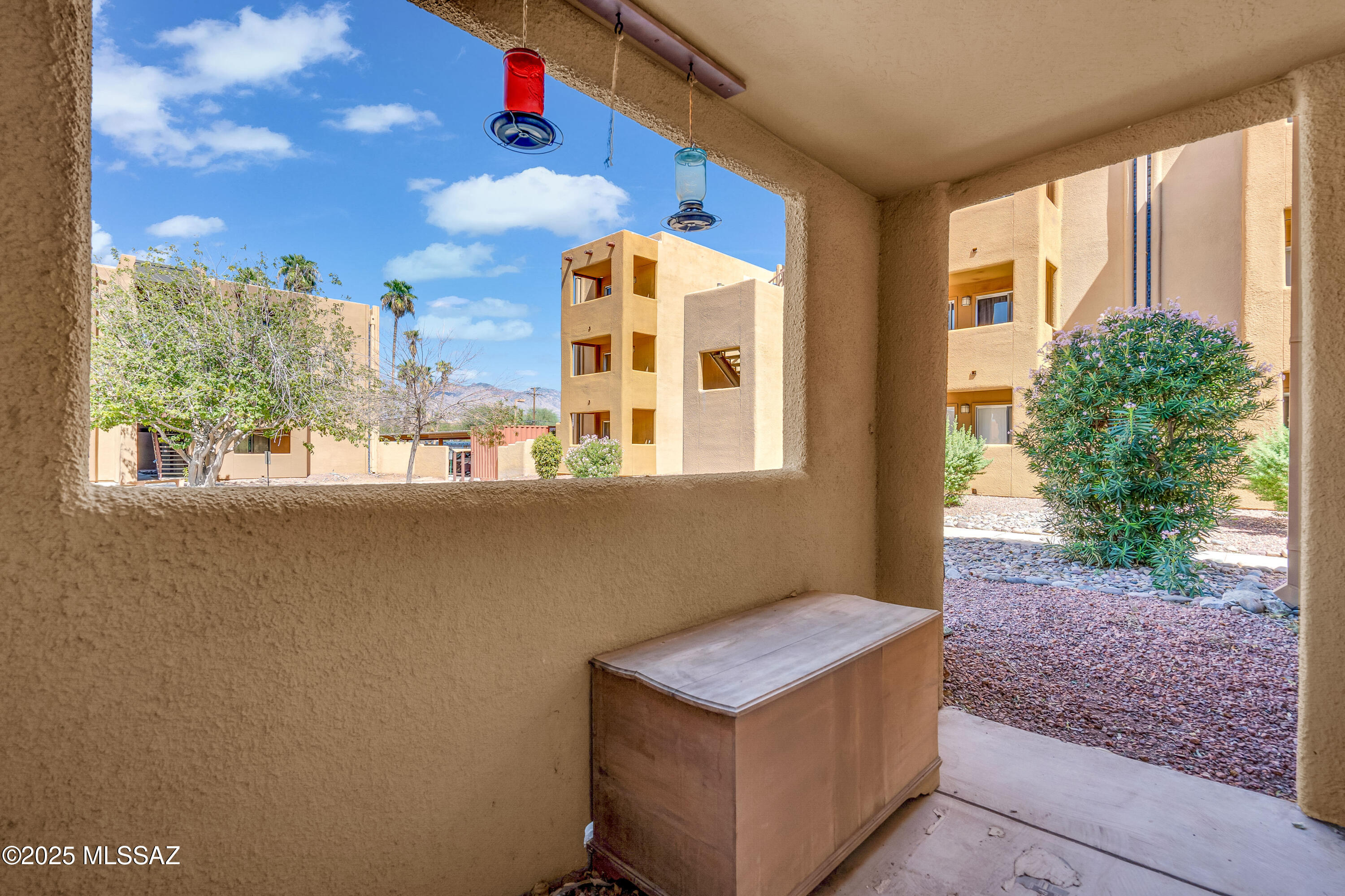 1810 Blacklidge Unit: 407