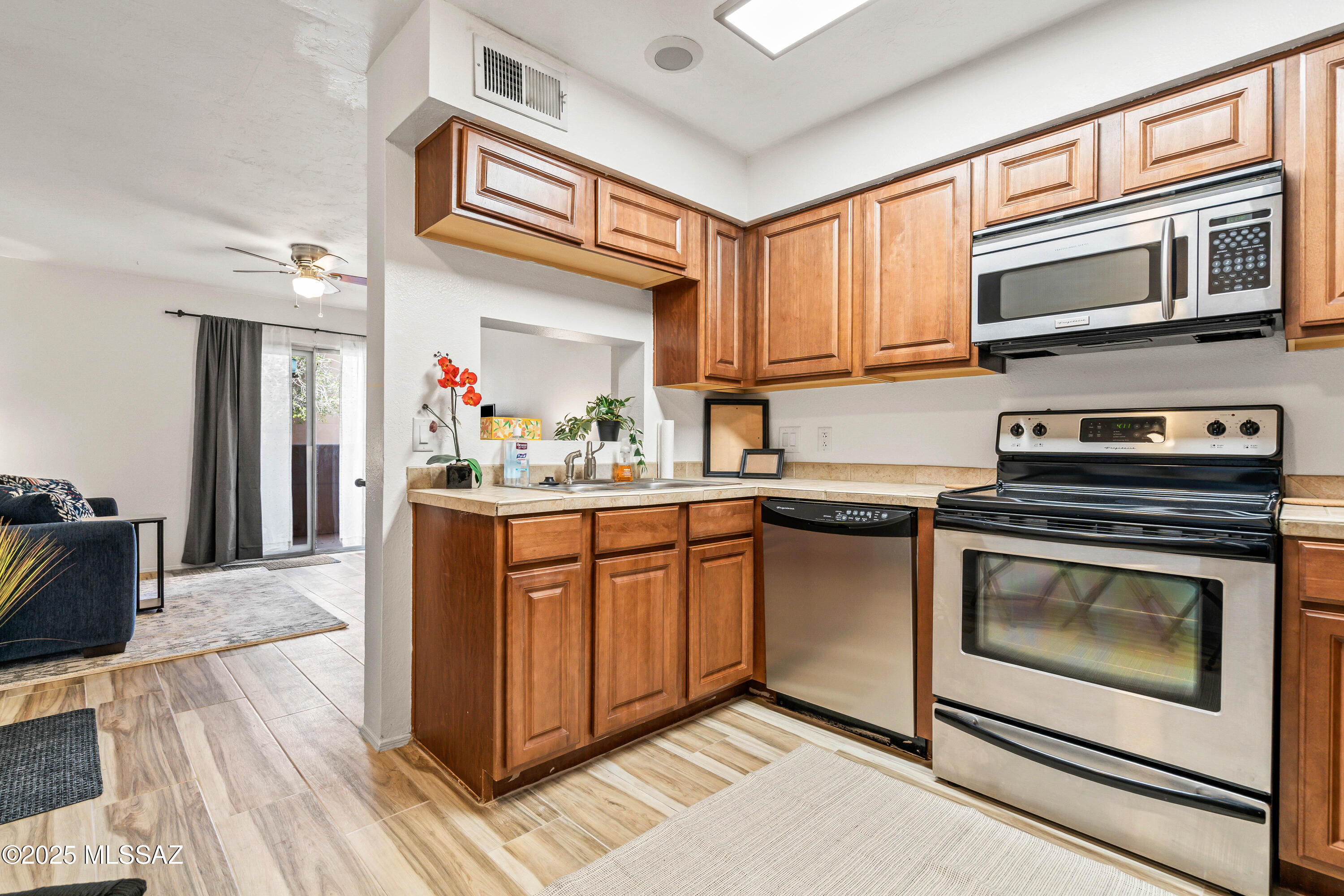 1810 Blacklidge Unit: 407