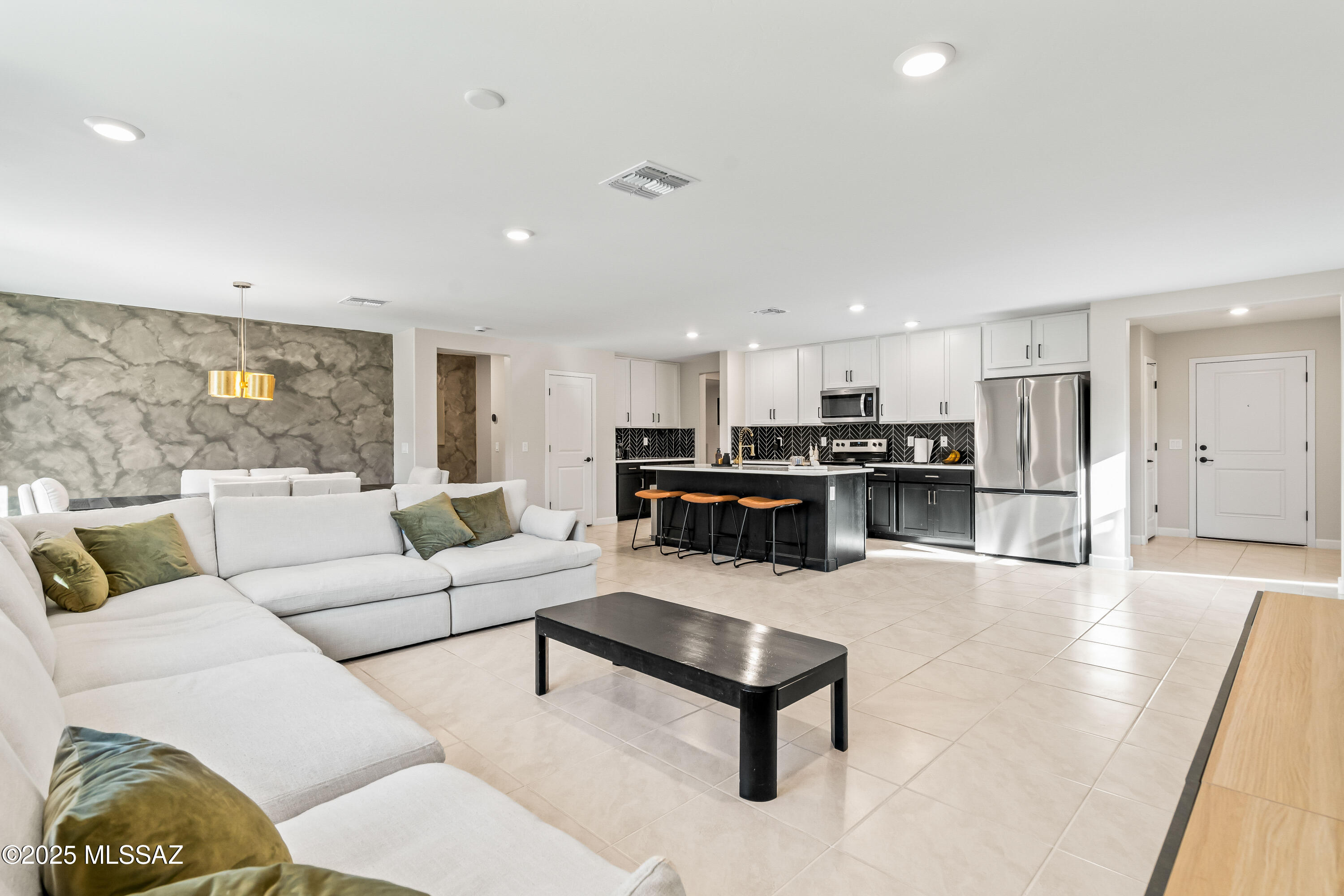 890 W Calle Cajilla