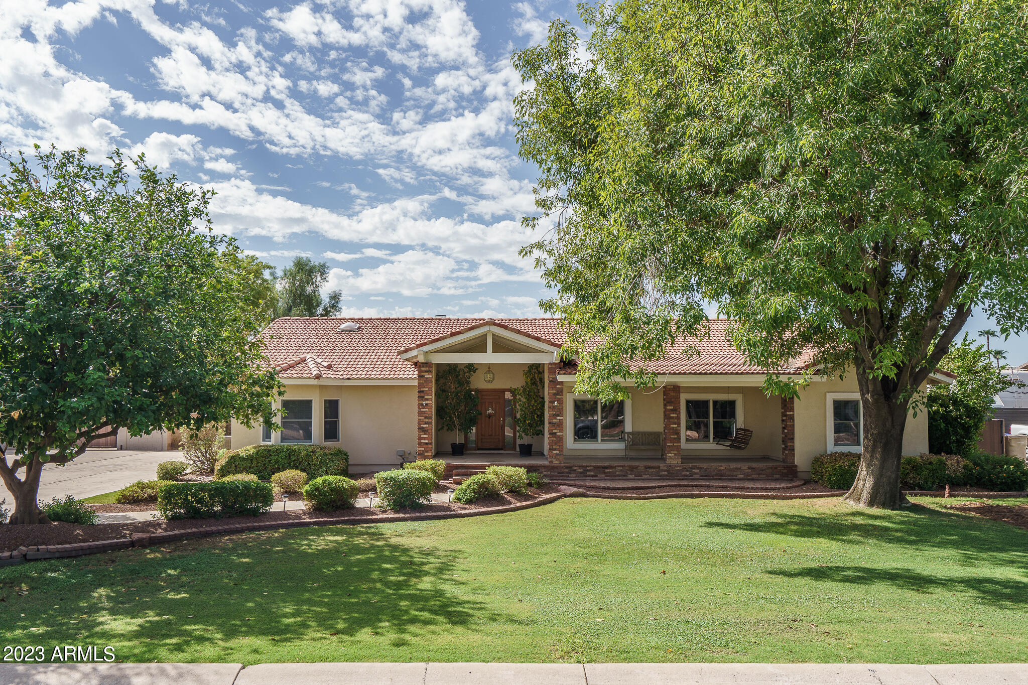8611 W FOOTHILL Drive