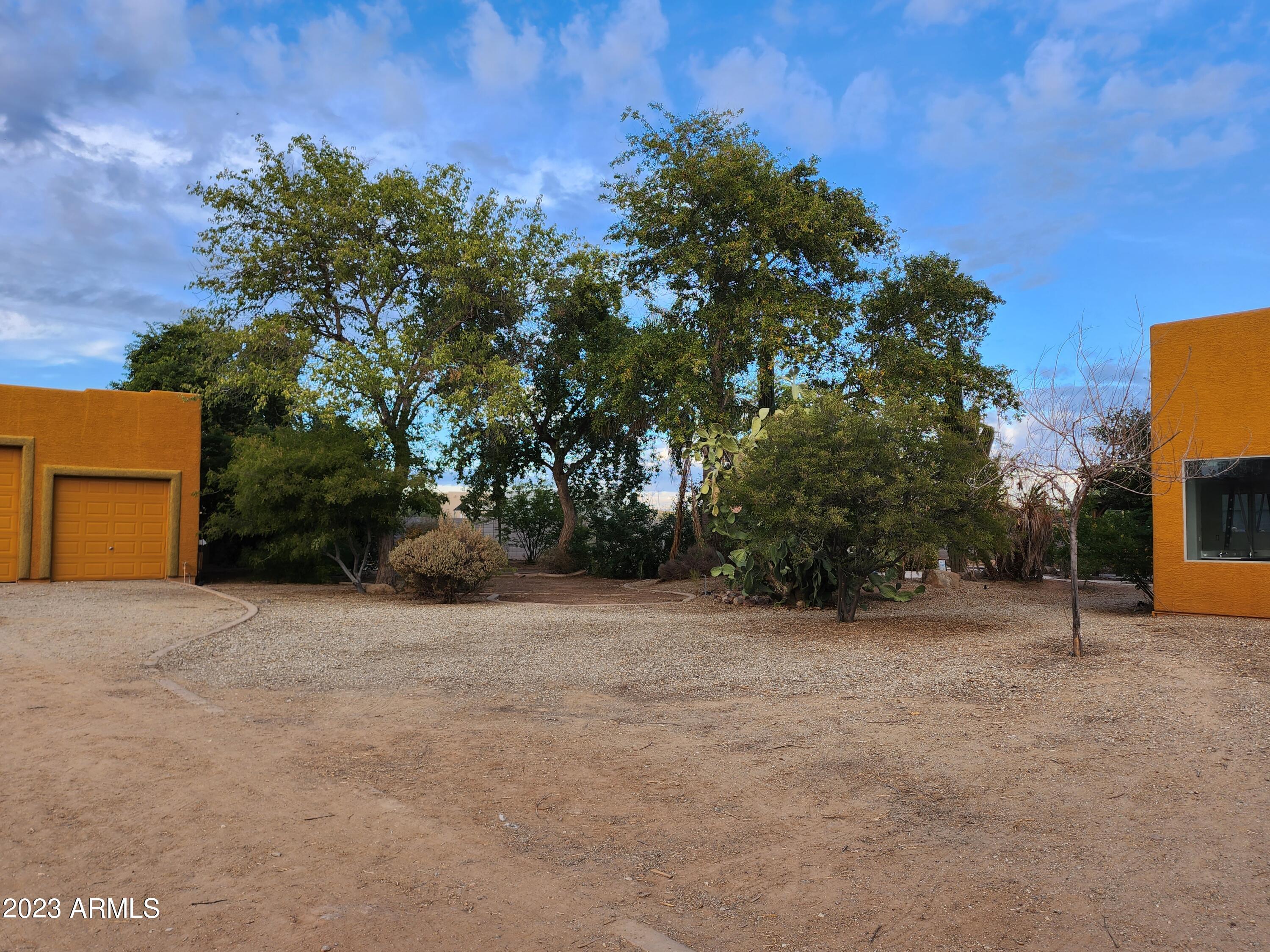 24812 W RED ROBIN Drive