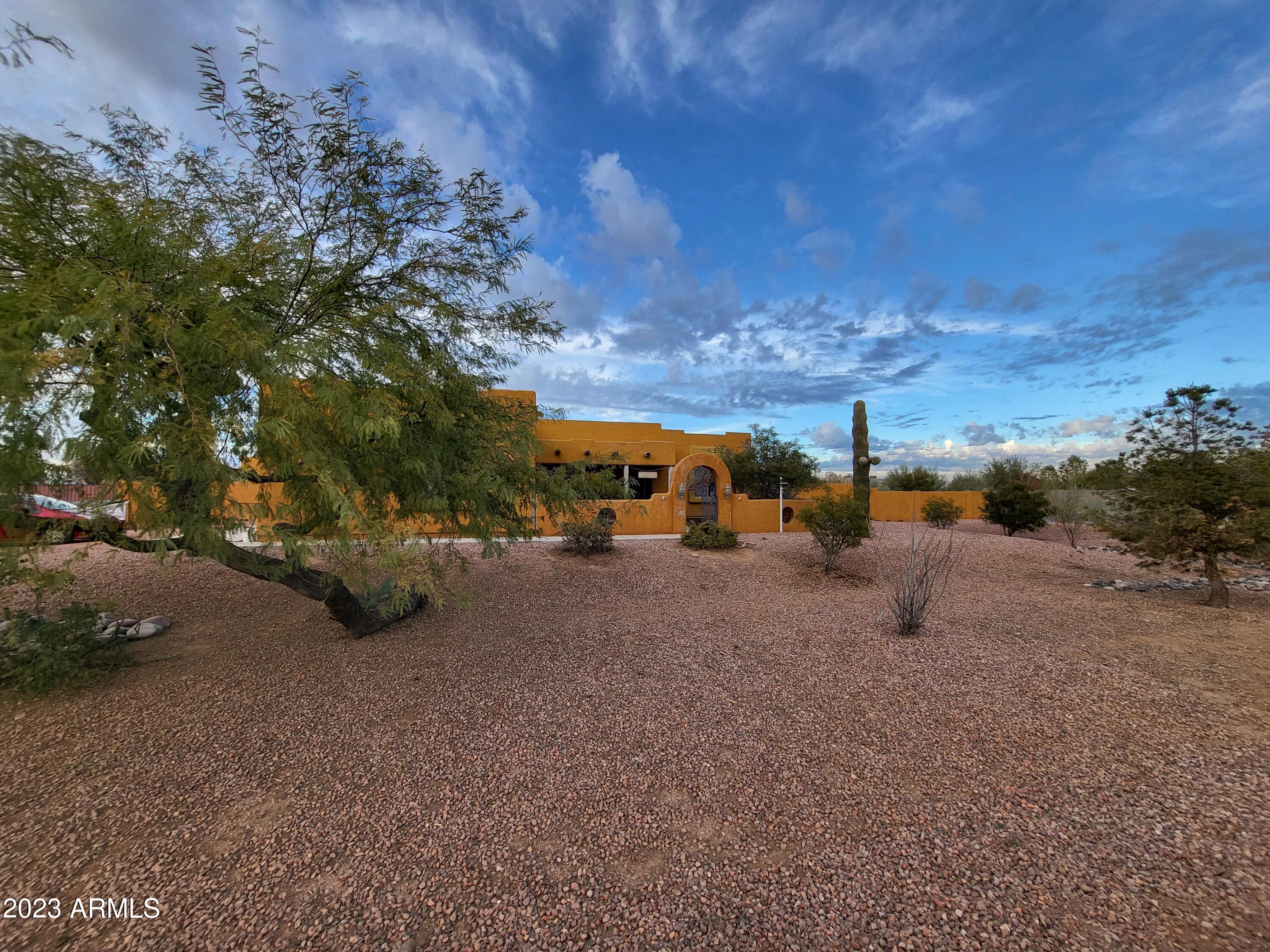 24812 W RED ROBIN Drive