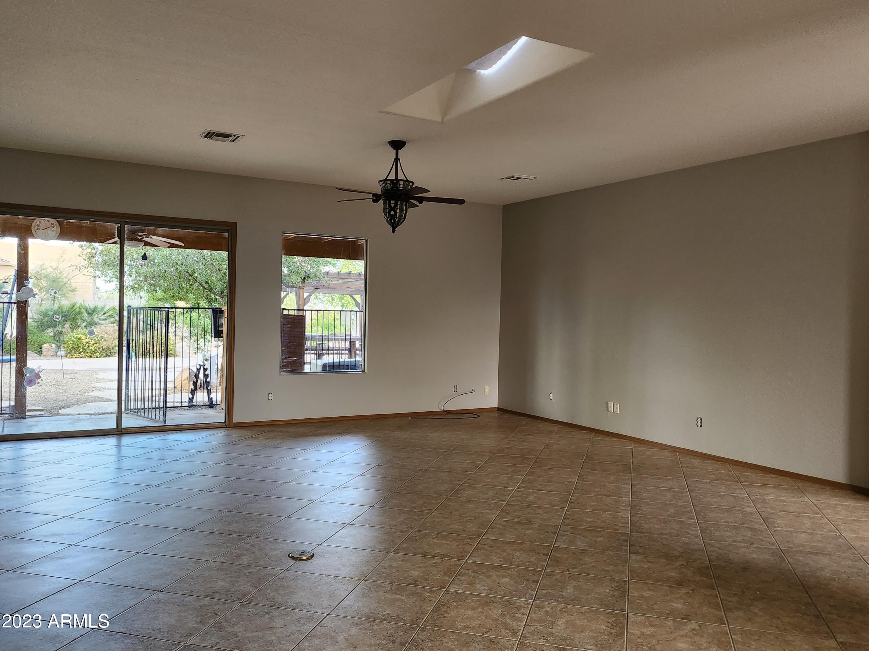 24812 W RED ROBIN Drive