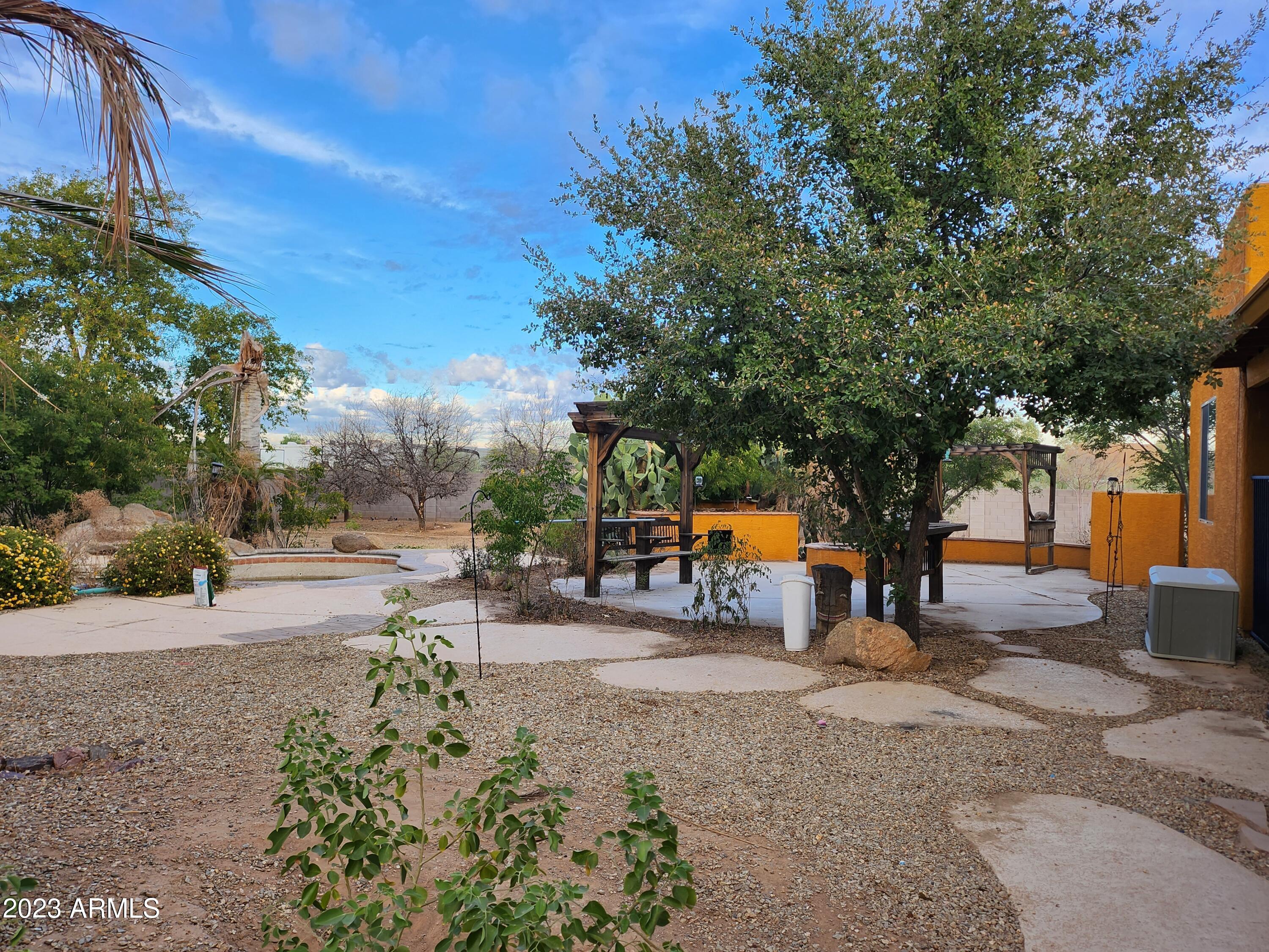 24812 W RED ROBIN Drive