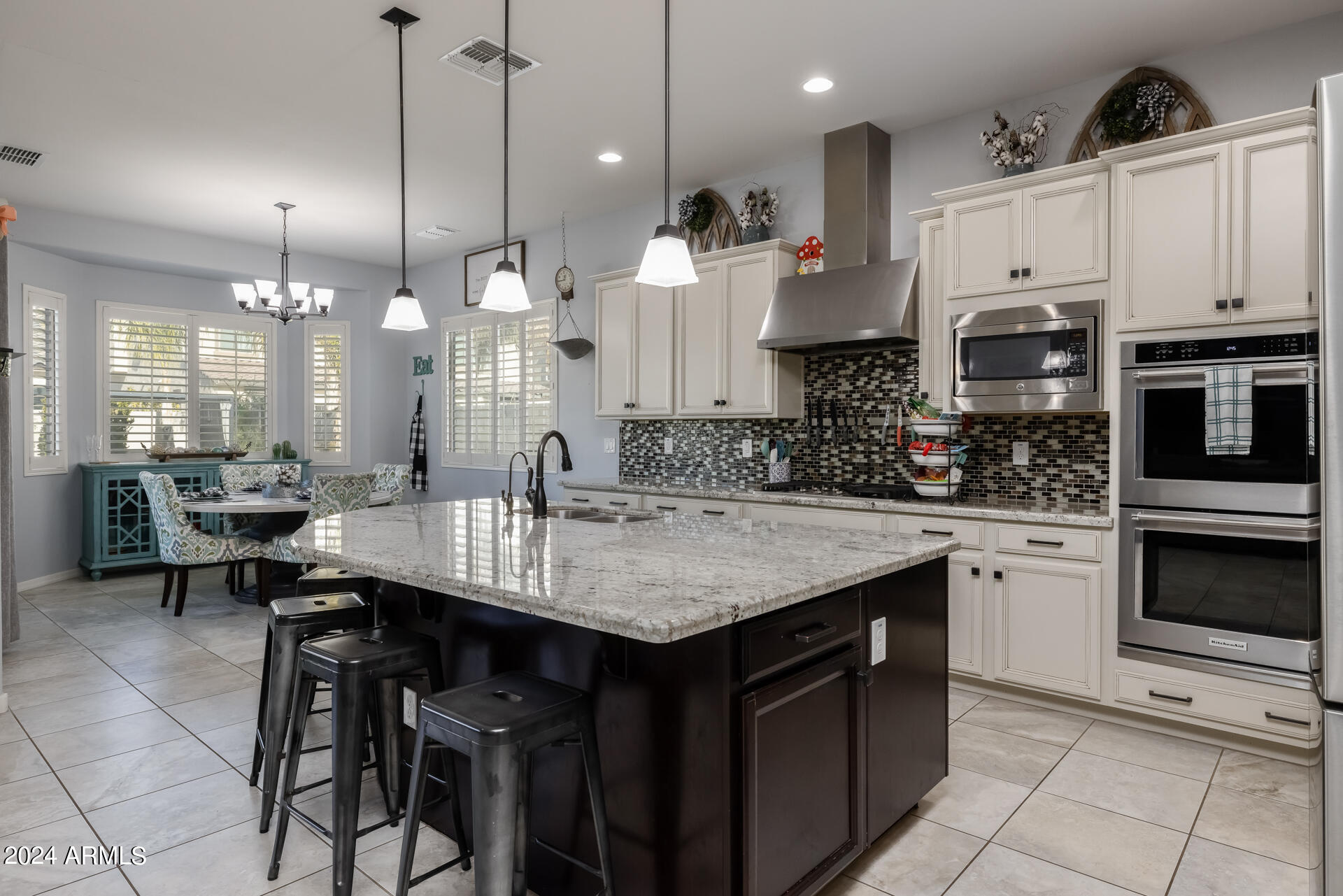 2558 E ALOE Place
